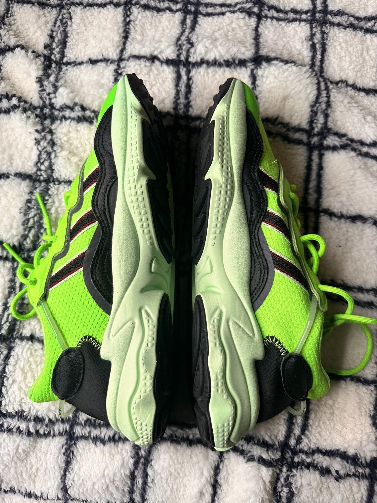 Adidas Adidas Ozweego Neon Green Size US 10 / EU 43 - 1 Thumbnail