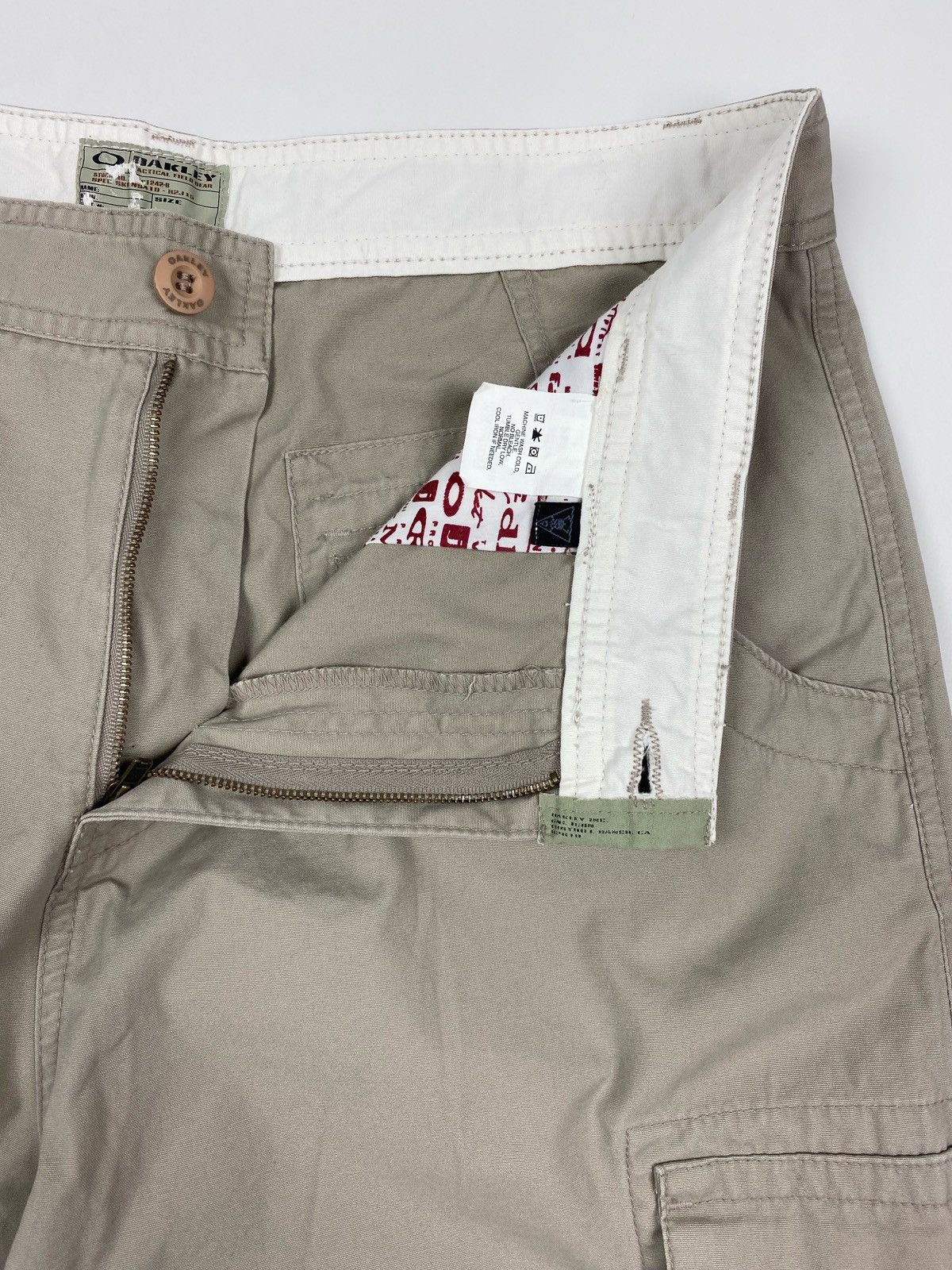 Oakley 2000’s Vintage Oakley Tactical Field Gear Khaki Cargo Shorts Size US 34 / EU 50 - 5 Thumbnail