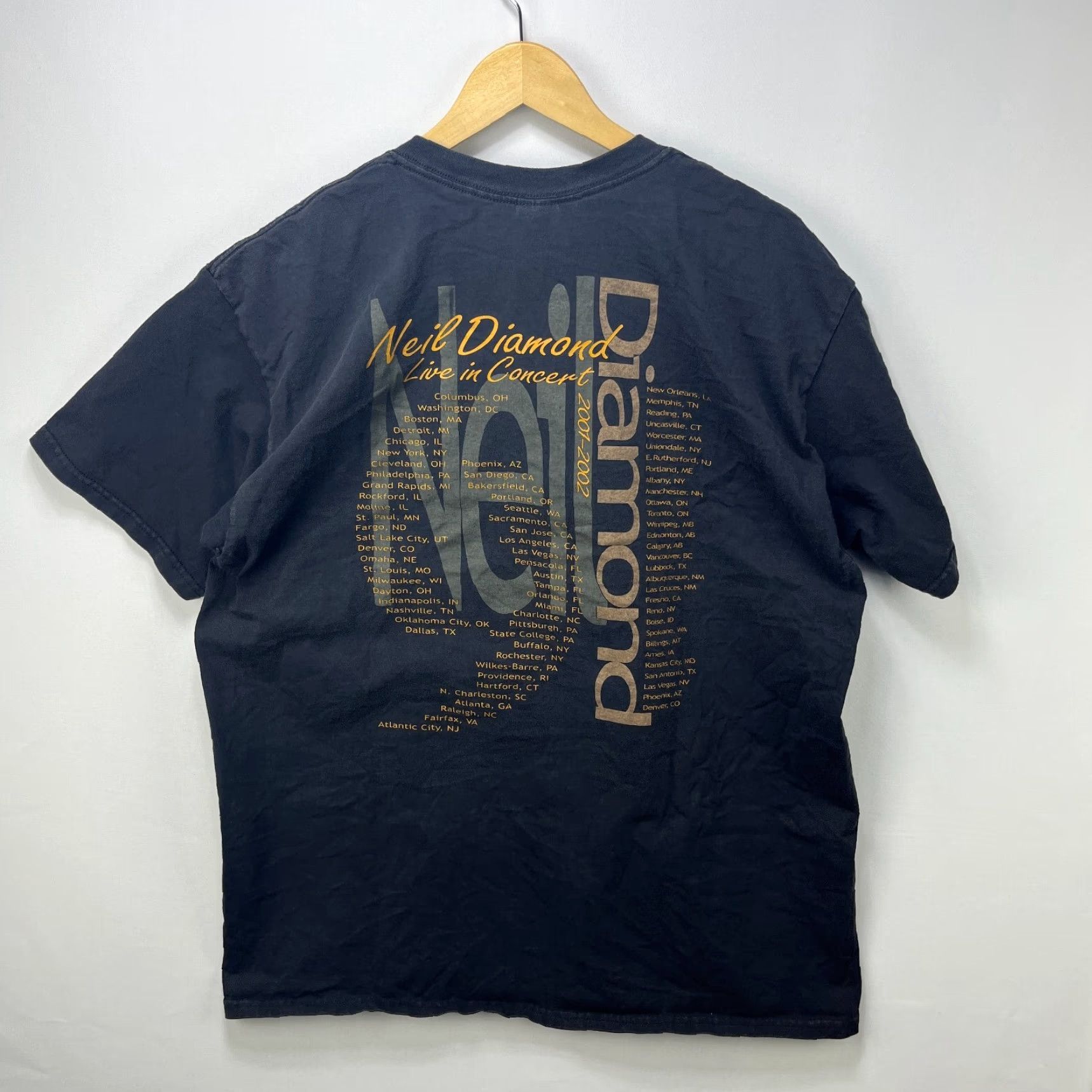 Vintage Vintage Neil Diamond Band Tour T-Shirt XL Black User: Vintage Neil Diamond Band Tour T-Shirt XL Black Size US XL / EU 56 / 4 - 6 Thumbnail
