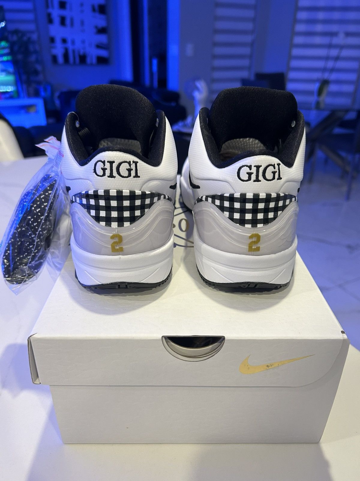 Nike Kobe 4 protro mambacita Gigi Size US 7 / EU 40 - 3 Thumbnail