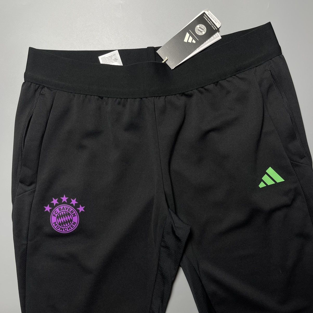 Vintage NWT BAYERN ADIDAS 2023/2024 WOMENS TRAINING TRACK PANTS Size 34" / US 12 / IT 48 - 2 Thumbnail