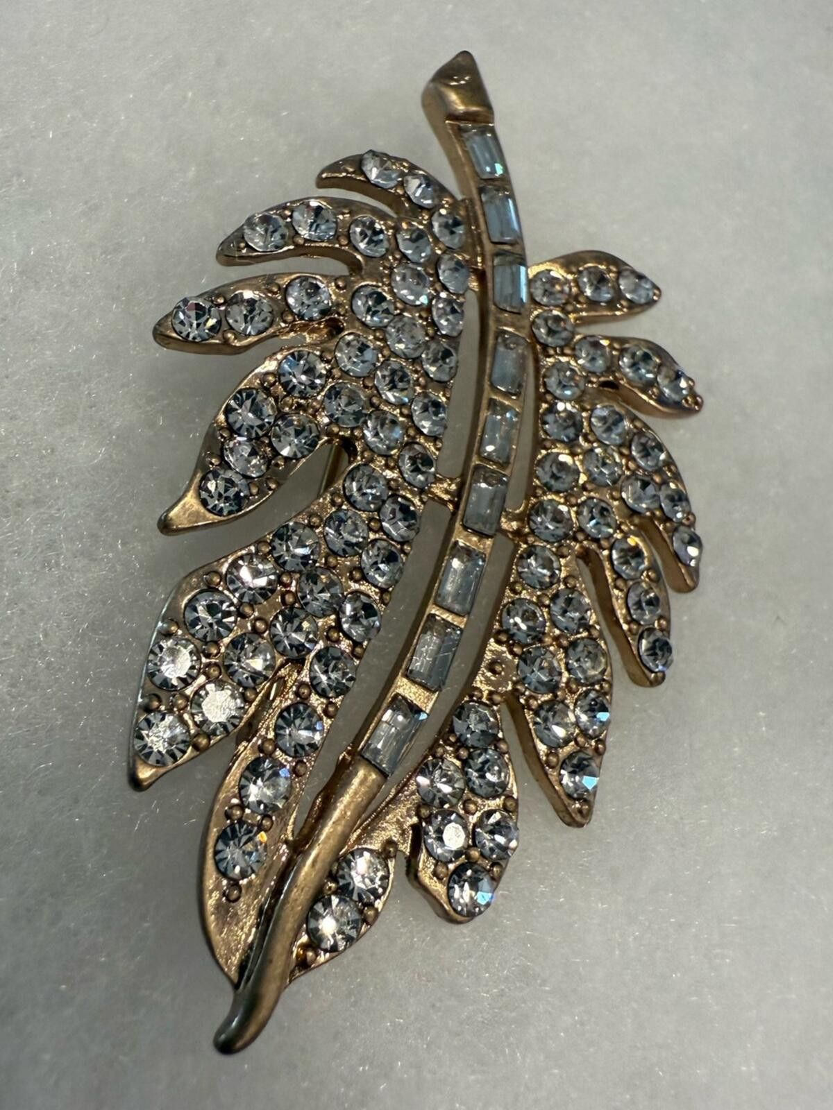 Other Vintage leaf gold tone brooch round rectangular rhinestones Size ONE SIZE - 2 Thumbnail