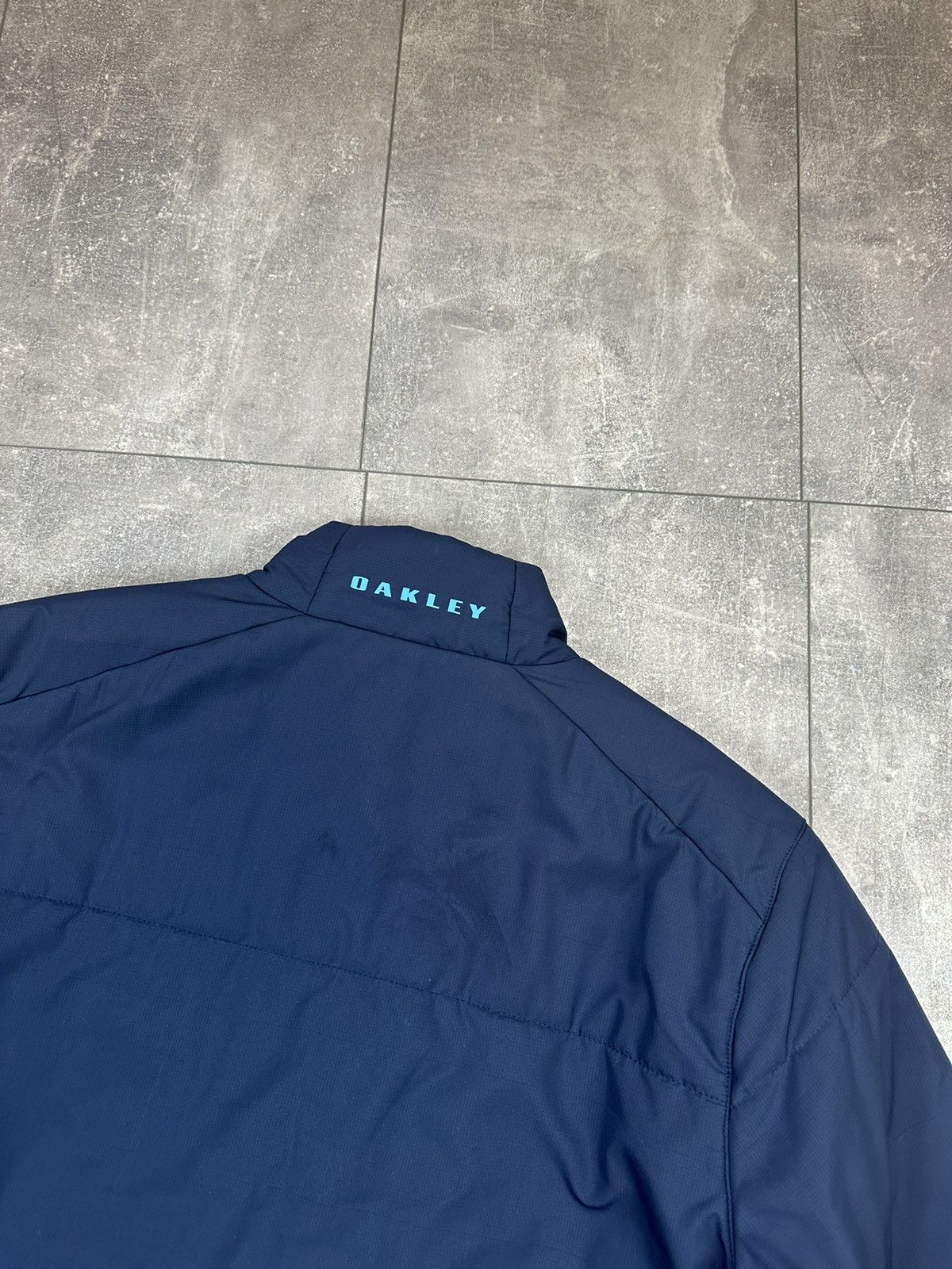Oakley Men’s blue Oakley light jacket Size US L / EU 52-54 / 3 - 7 Thumbnail