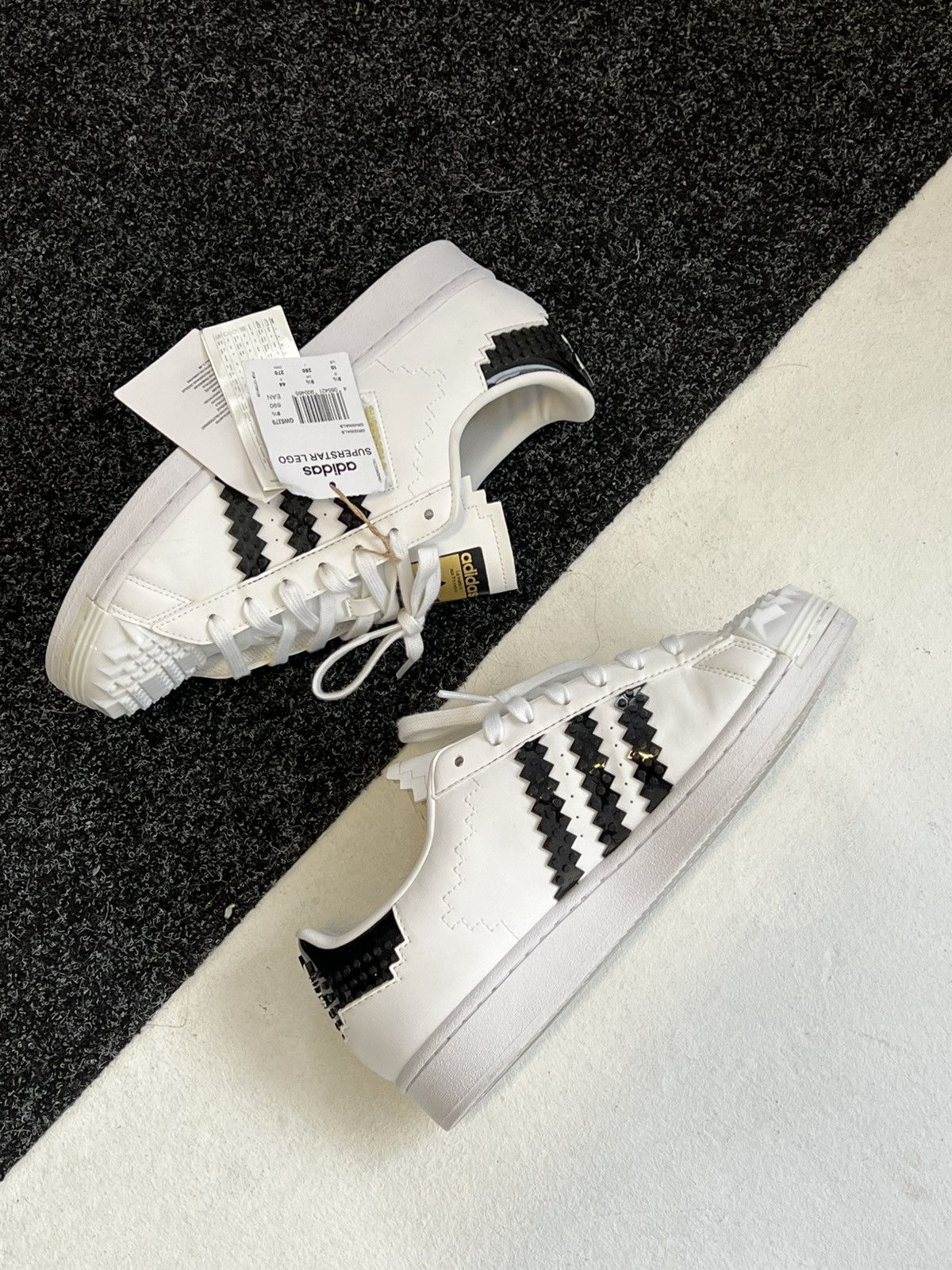 Adidas × LEGO Adidas Superstar Lego Size US 10 / EU 43 - 3 Thumbnail