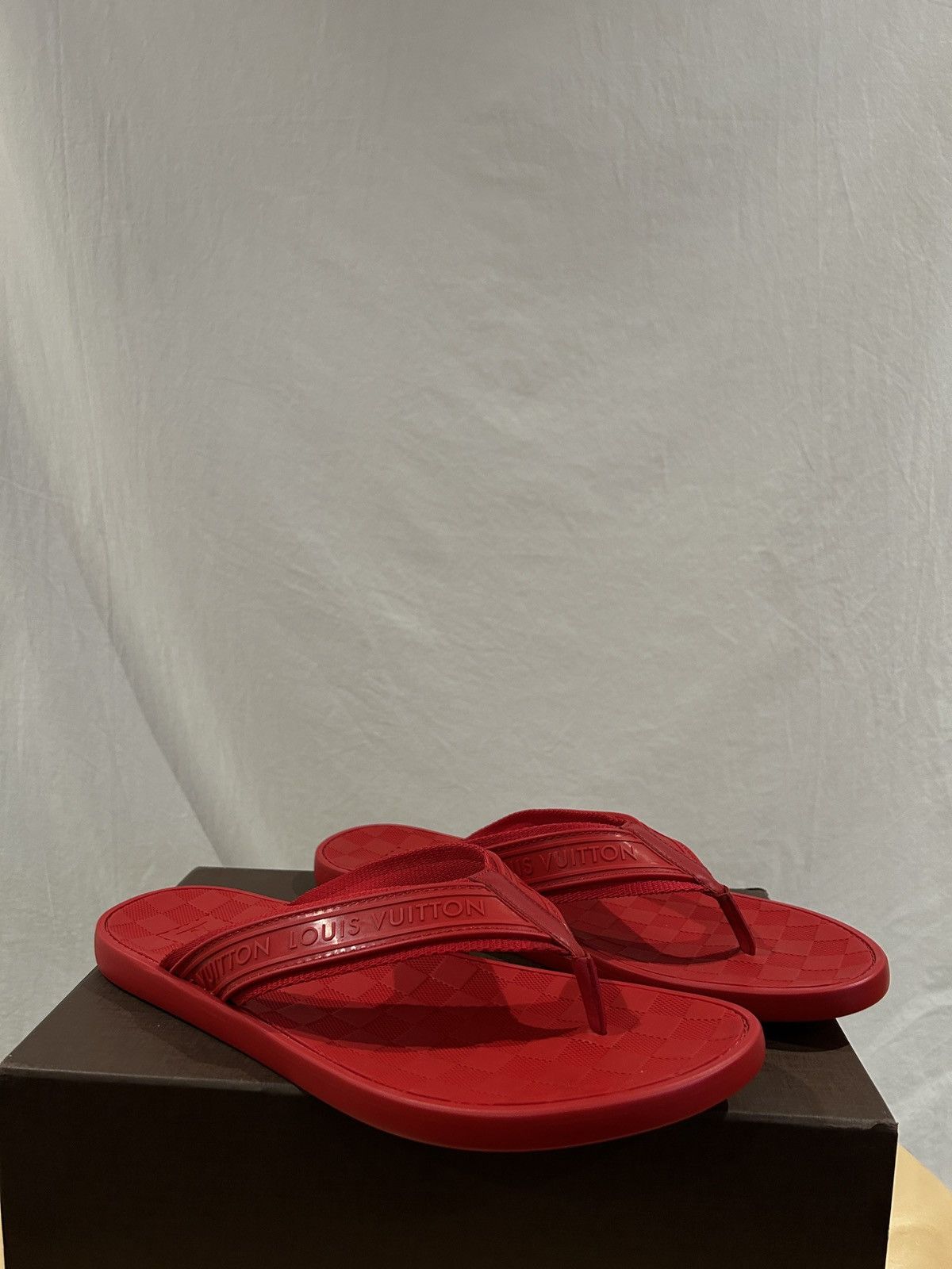 Rubber Damier Keys Thong Sandals