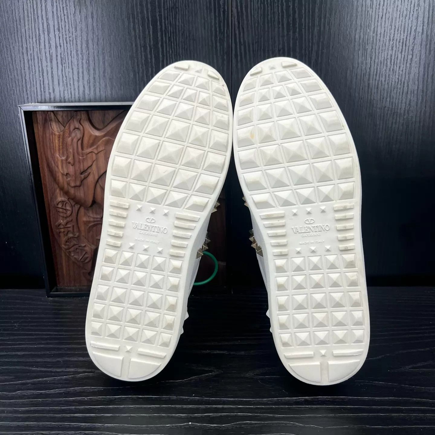 Valentino Valentino Rockstud White 37 Like New With Box Size US 6.5 / IT 36.5 - 8 Thumbnail