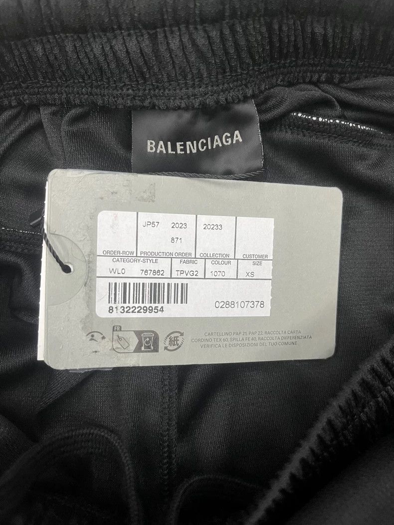 Balenciaga Balenciaga size XS Manchester United Lion Logo Shorts Size US 27 - 4 Thumbnail