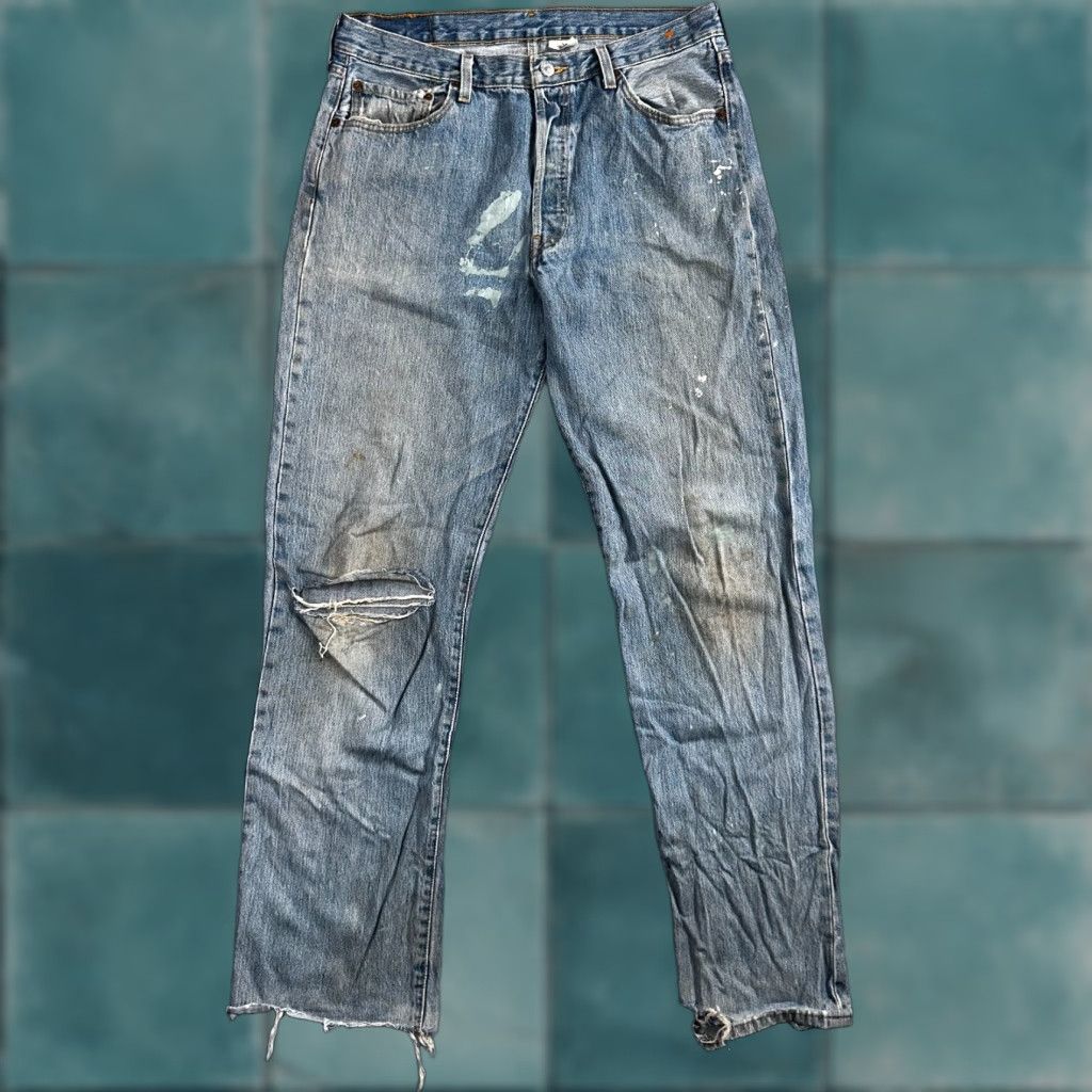 Levi's VINTAGE Levi's 501 Jeans Blue Light Wash 35x34 Straight Classic Denim 5-Pocket Mens 90s Regular Rise Mid Button Closure Size US 35 - 1 Thumbnail