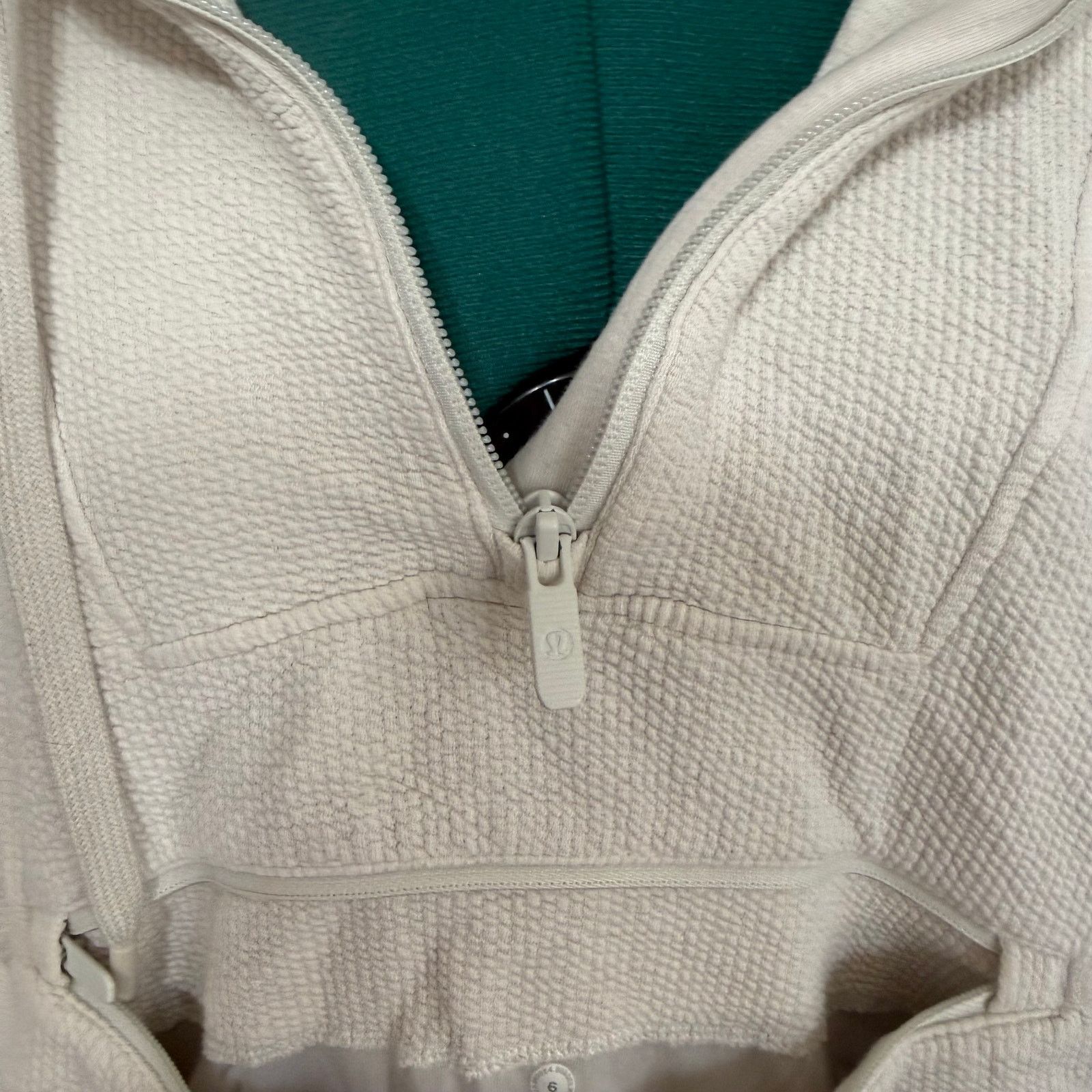 Lululemon Lululemon Gray Textured Half-Zip Hoodie | Sz 6 Size M / US 6-8 / IT 42-44 - 4 Thumbnail
