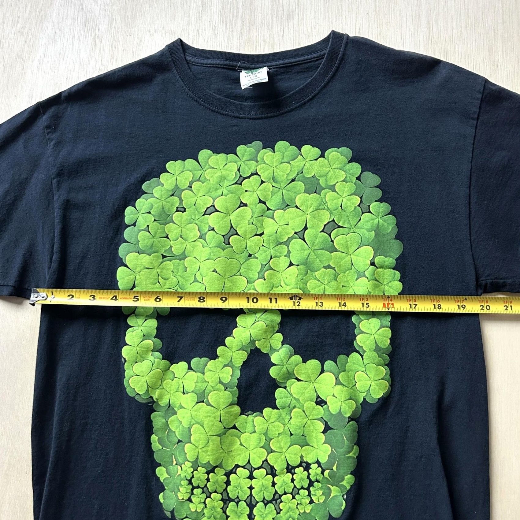 Vintage Lucky Shirt Mens Large Black Shamrock Skull St Patricks Day Graphic Tee T-Shirt Size US L / EU 52-54 / 3 - 7 Thumbnail