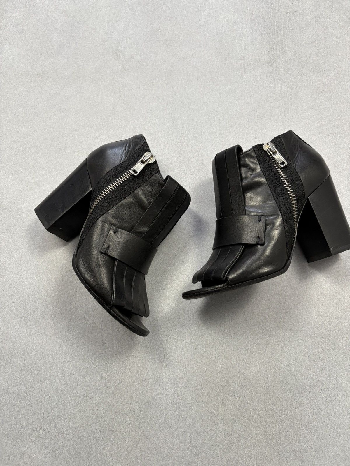 Alexander McQueen Alexander McQueen McQ Black Leather Zipper Block Heel Boots Size US 8 / IT 38 - 1 Thumbnail