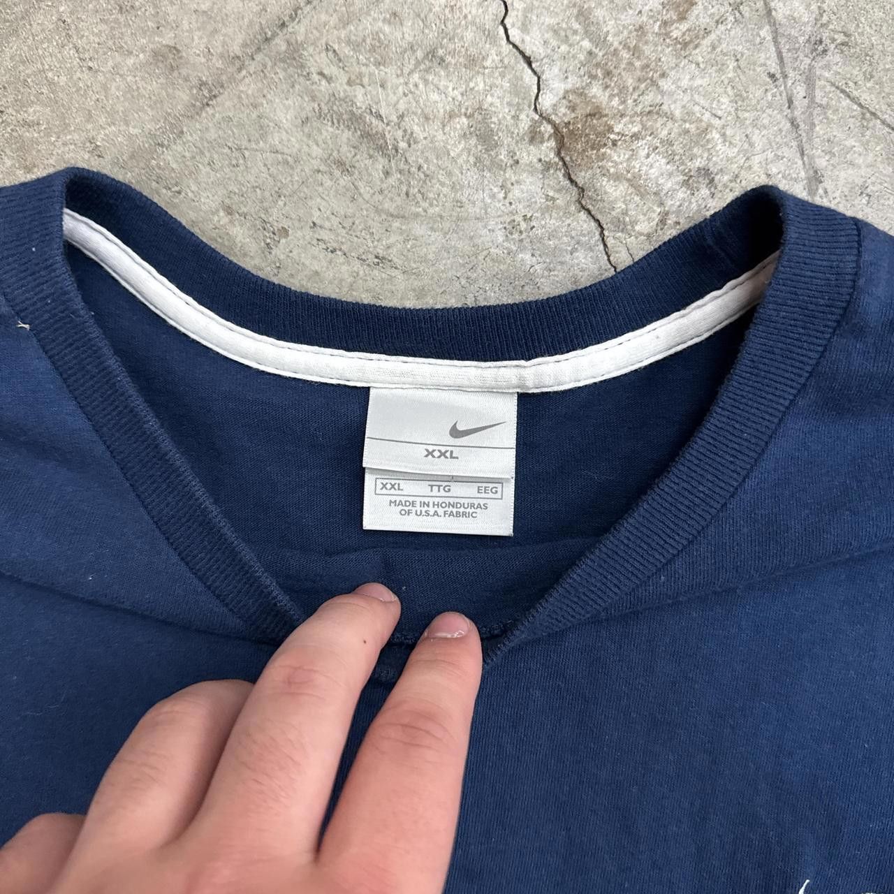 Nike 2000s silver nike tag on a navy blue logo tee Size US XXL / EU 58 / 5 - 2 Thumbnail