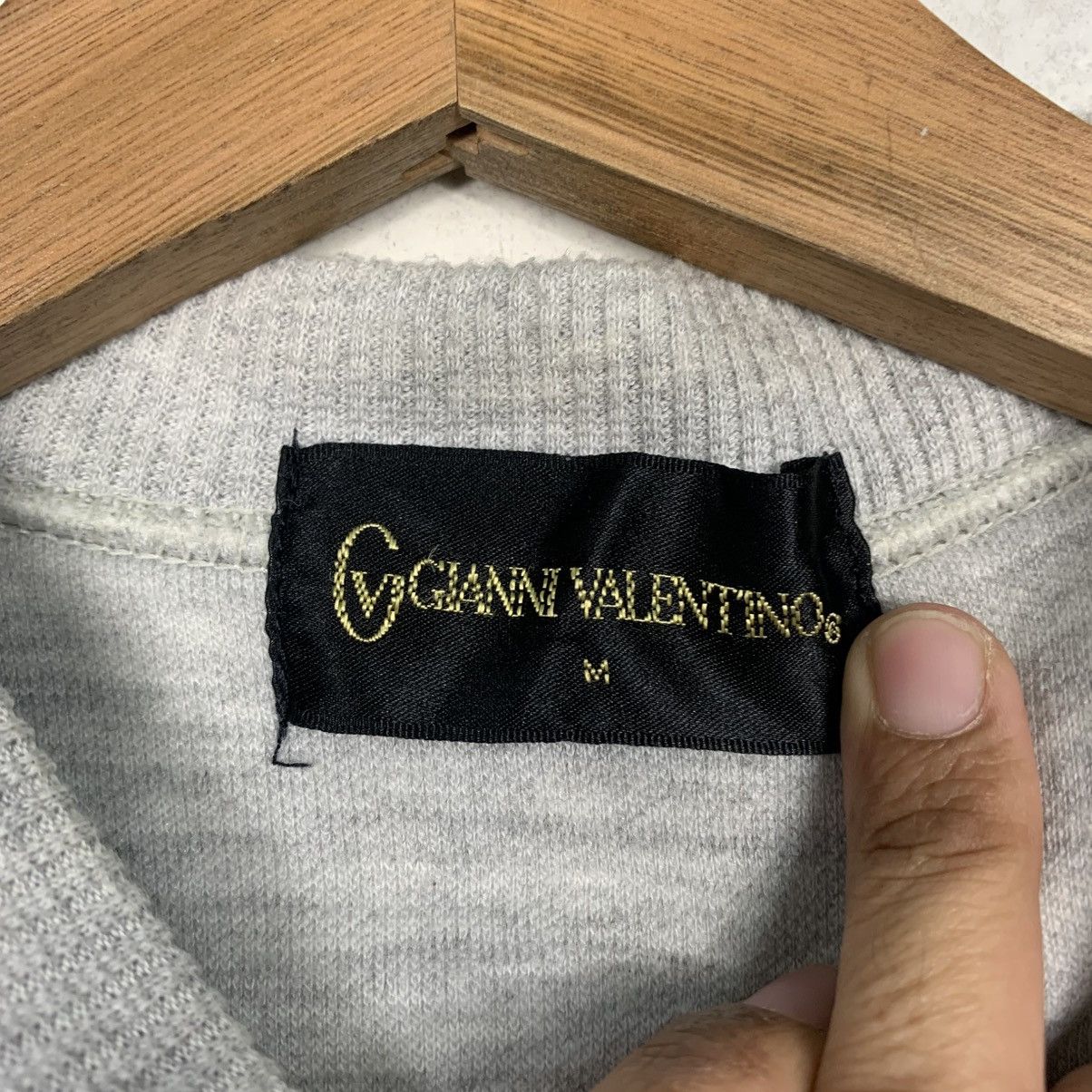 Japanese Brand Gianni Valentino Italy Big Logo Sweatshirt Size US M / EU 48-50 / 2 - 11 Thumbnail