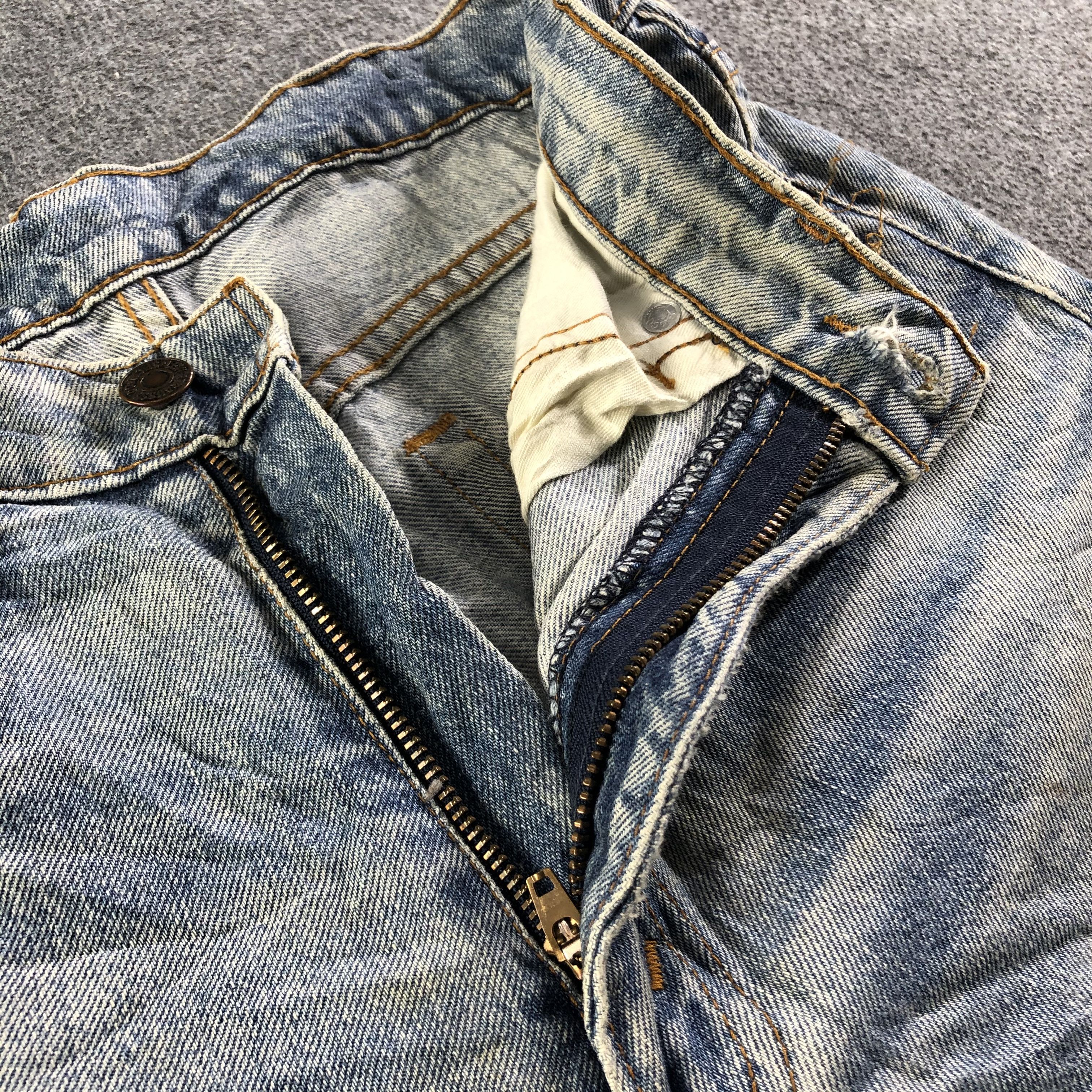 Levi's Vintage 90s Light Wash Levis Jeans-J3938 Size US 29 - 9 Thumbnail
