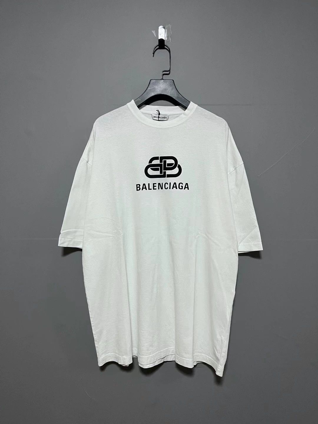 Balenciaga BBalenciaga White Lock Short Sleeve Size US S / EU 44-46 / 1 - 1 Thumbnail