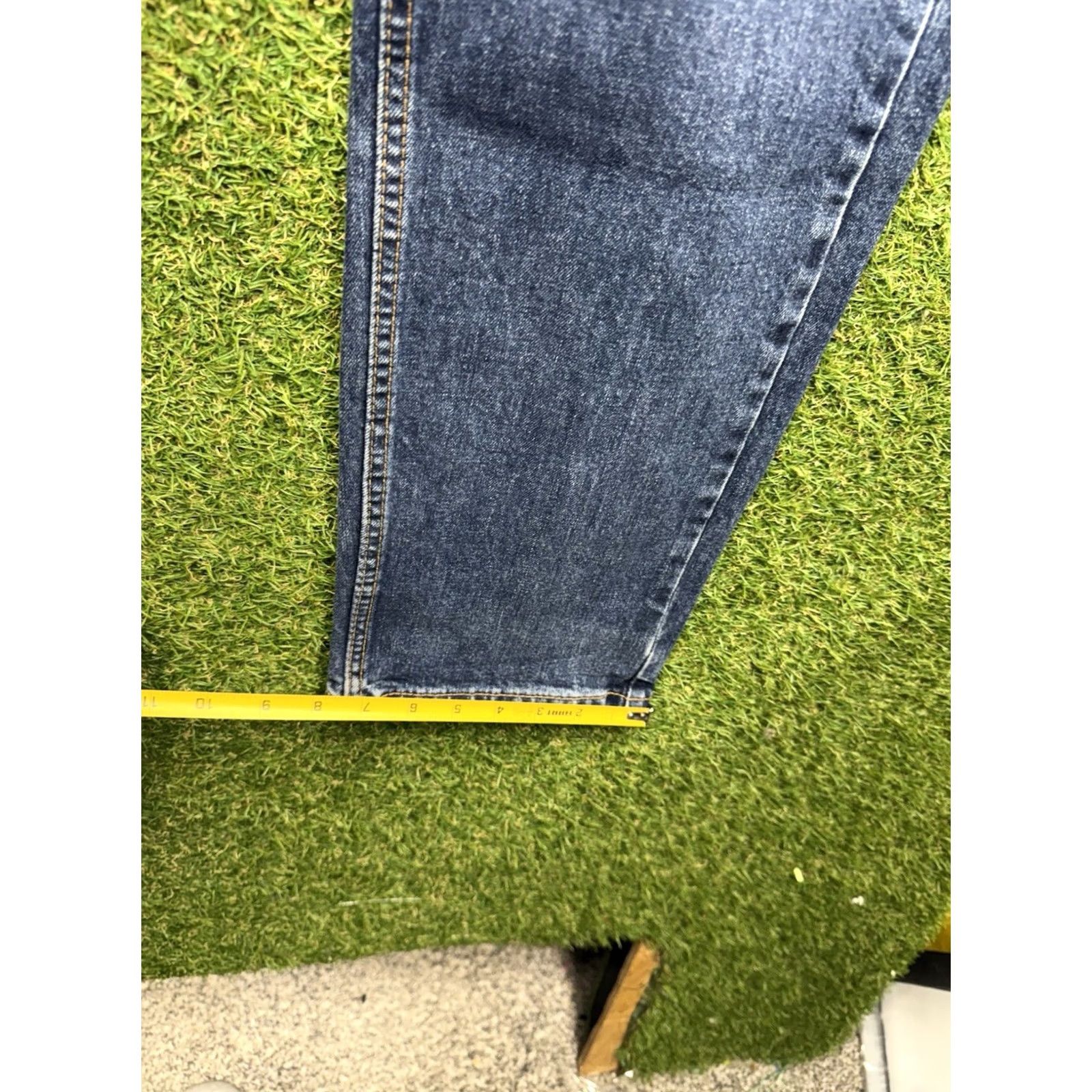 Levi's Levi's 505 Jeans Mens 31x36 Blue Regular Fit Straight Denim Zip Fly Button Closure 2010s Size US 31 - 7 Thumbnail