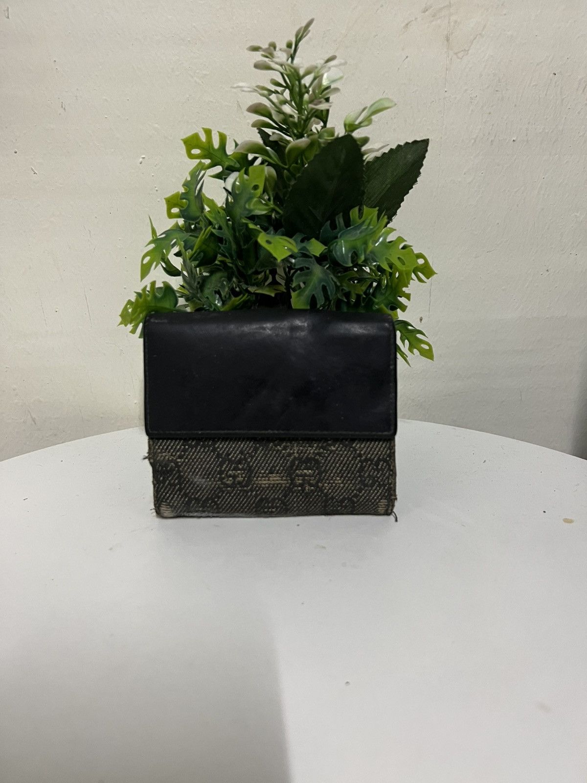 Gucci × Vintage Vintage Gucci Wallet Distresses Size ONE SIZE - 2 Thumbnail