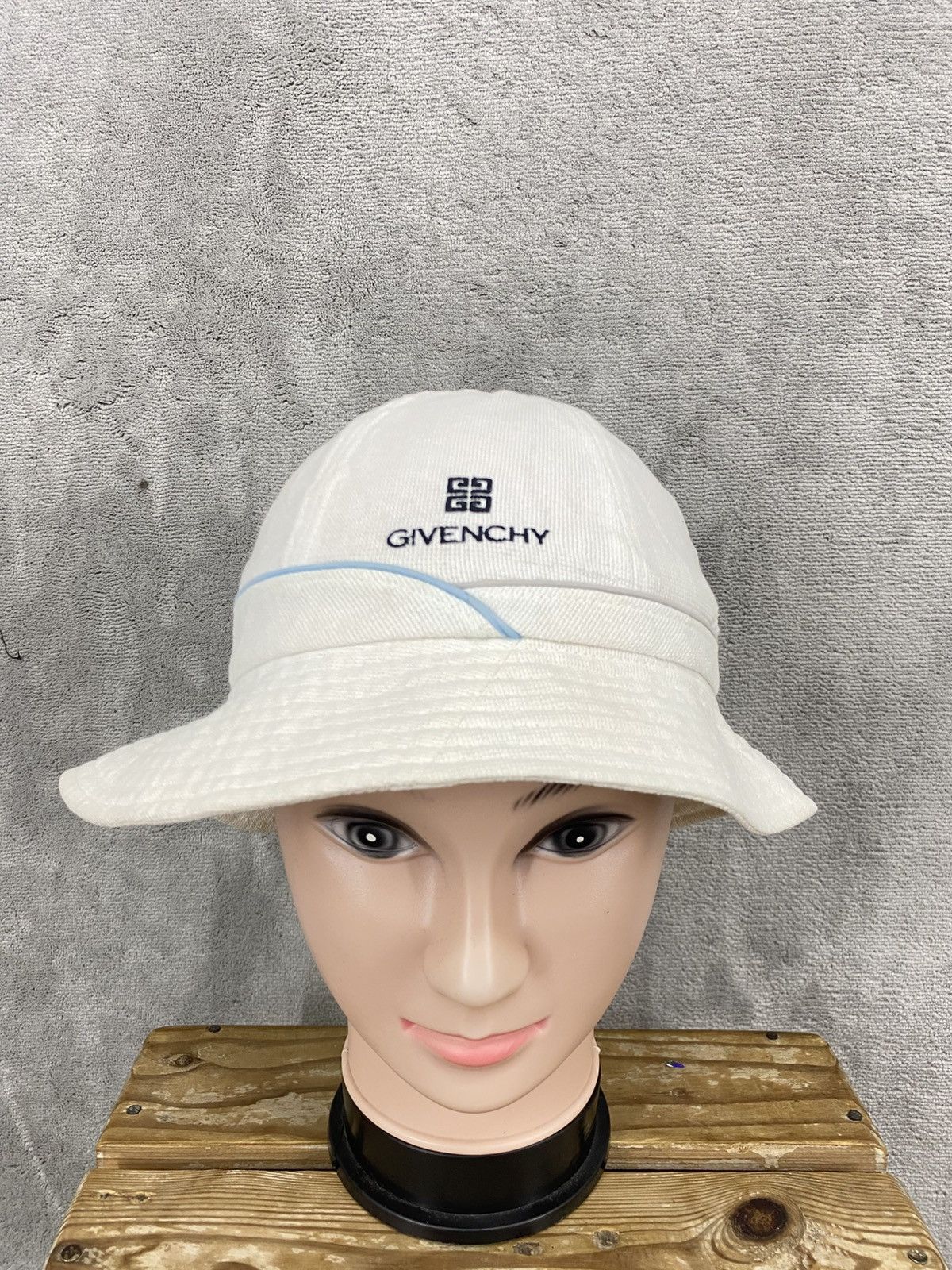 VINTAGE GIVENCHY BUCKET HAT 🔥
