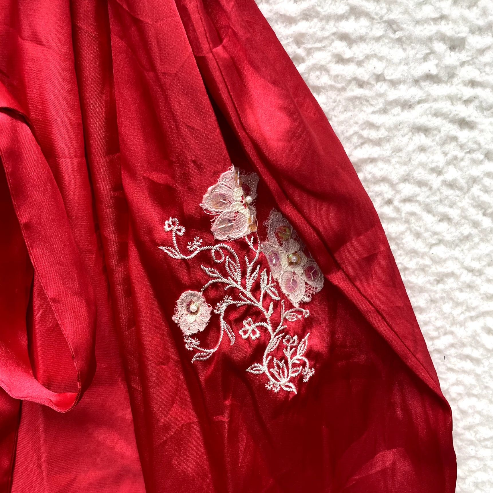 Vintage VINTAGE Y2K Robe Kimono XL 16 18 Red Satin Lace Embroidered Floral Luxe Sexy SECRET TREASURES Satin Robe Kimono Mens Womens Size ONE SIZE - 3 Thumbnail