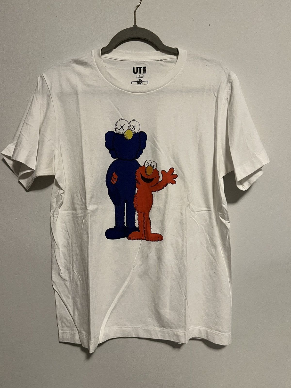 Kaws × Uniqlo KAWS x Uniqlo x Sesame Street BFF Elmo Tee SS18 Size US M / EU 48-50 / 2 - 1 Thumbnail