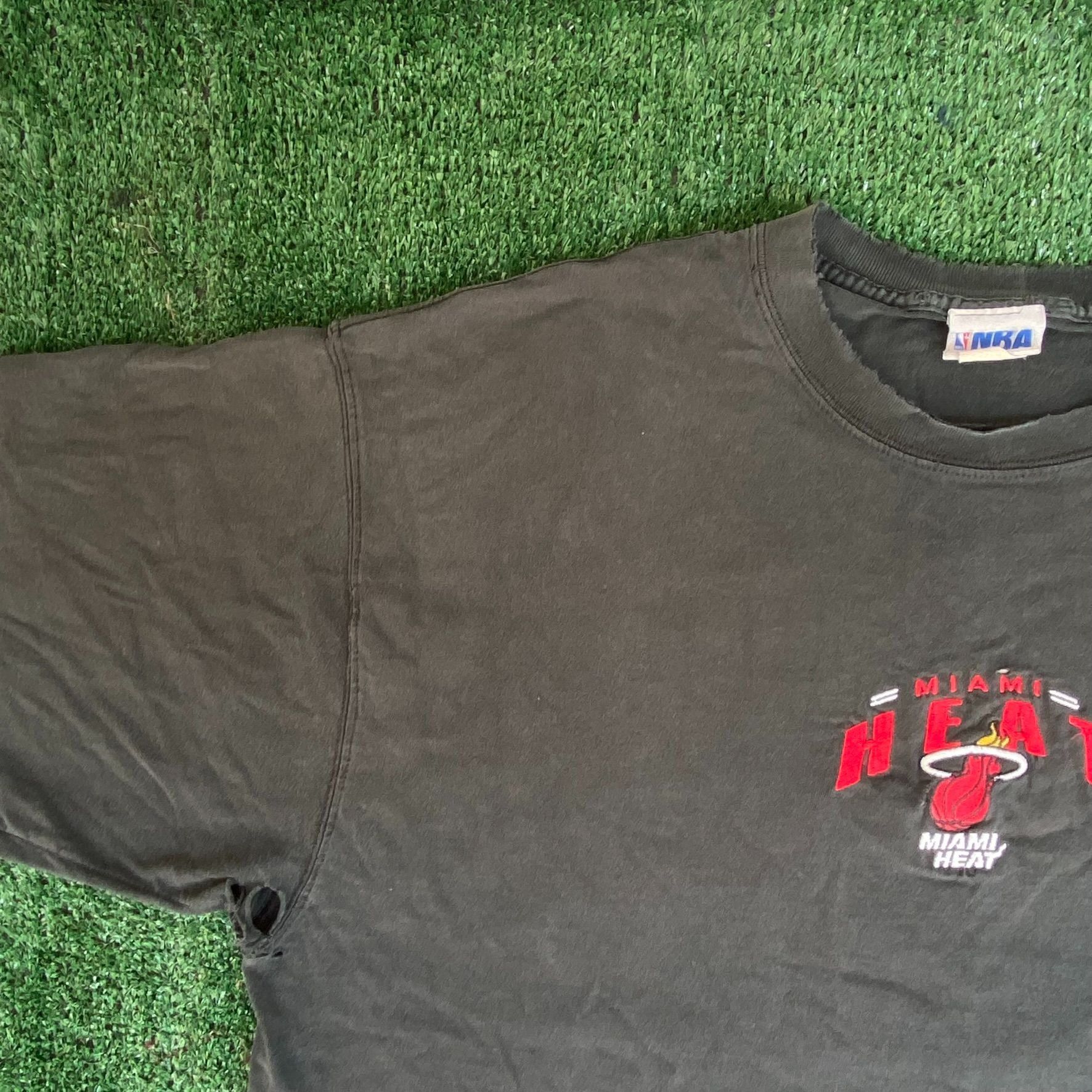 NBA Vintage 90s Miami Heat Shirt Black NBA Basketball Logo Tee Size US XXL / EU 58 / 5 - 2 Thumbnail