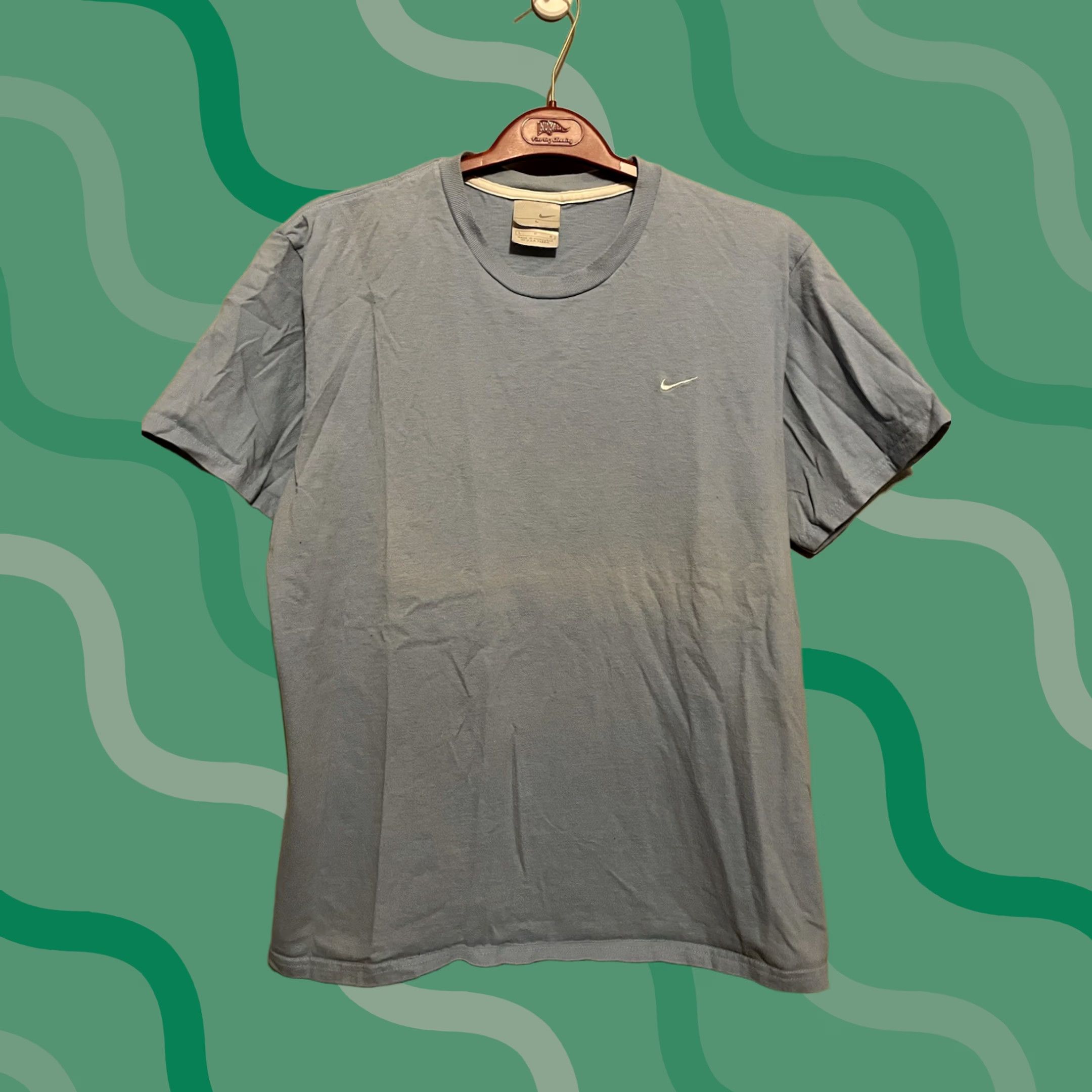 Nike VINTAGE Nike T-Shirt Mens Large Blue Silver Swoosh Y2K Tag E207 Size US L / EU 52-54 / 3 - 1 Thumbnail