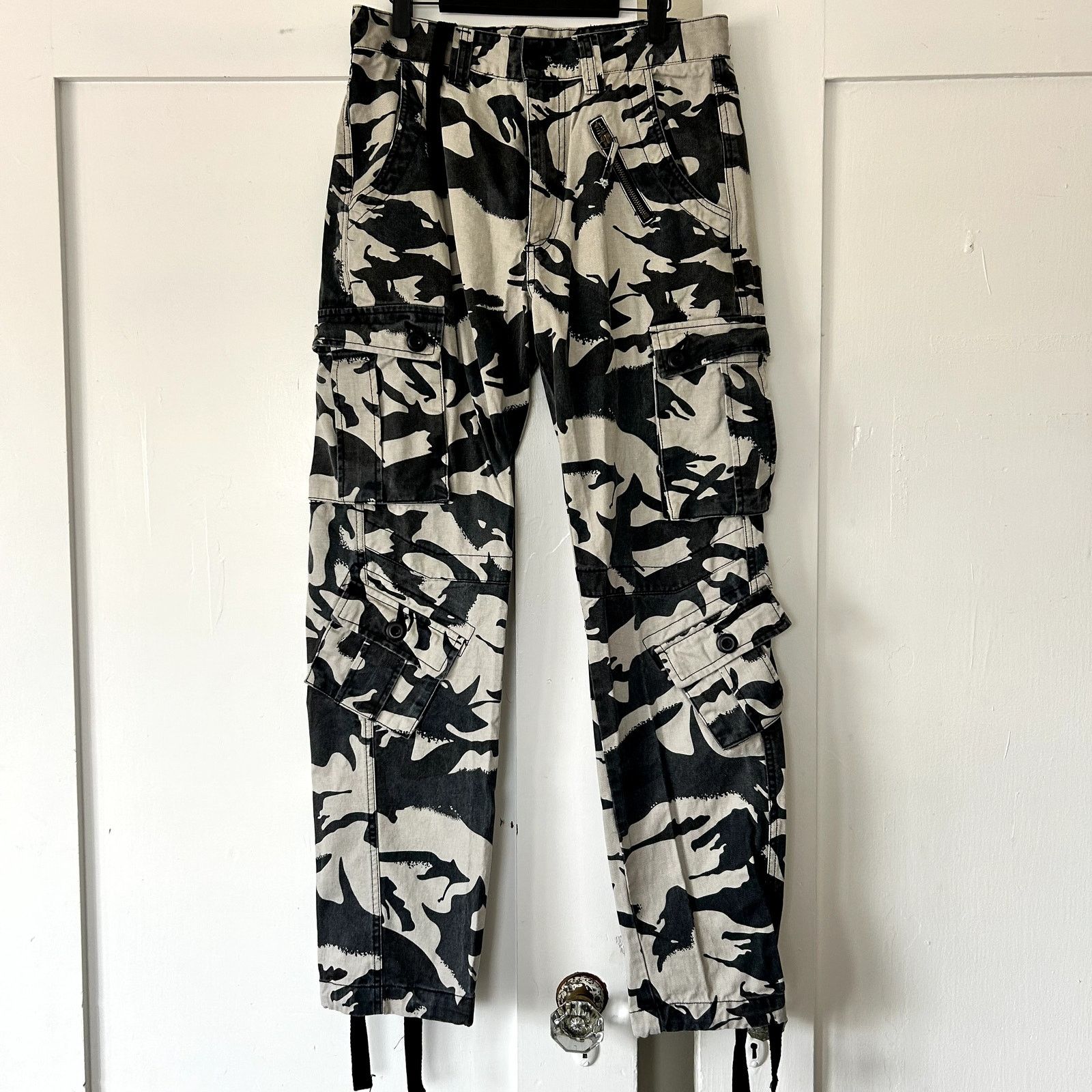 The Unbranded Brand Black and white unisex cargo pants sz29 Size US 29 - 1 Thumbnail