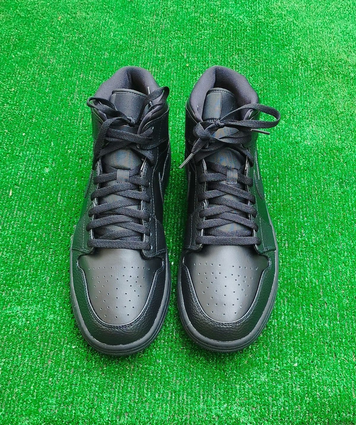 Jordan Brand Shoes Jordan 1 Mid SE Size US 12.5 / EU 45-46 - 2 Thumbnail