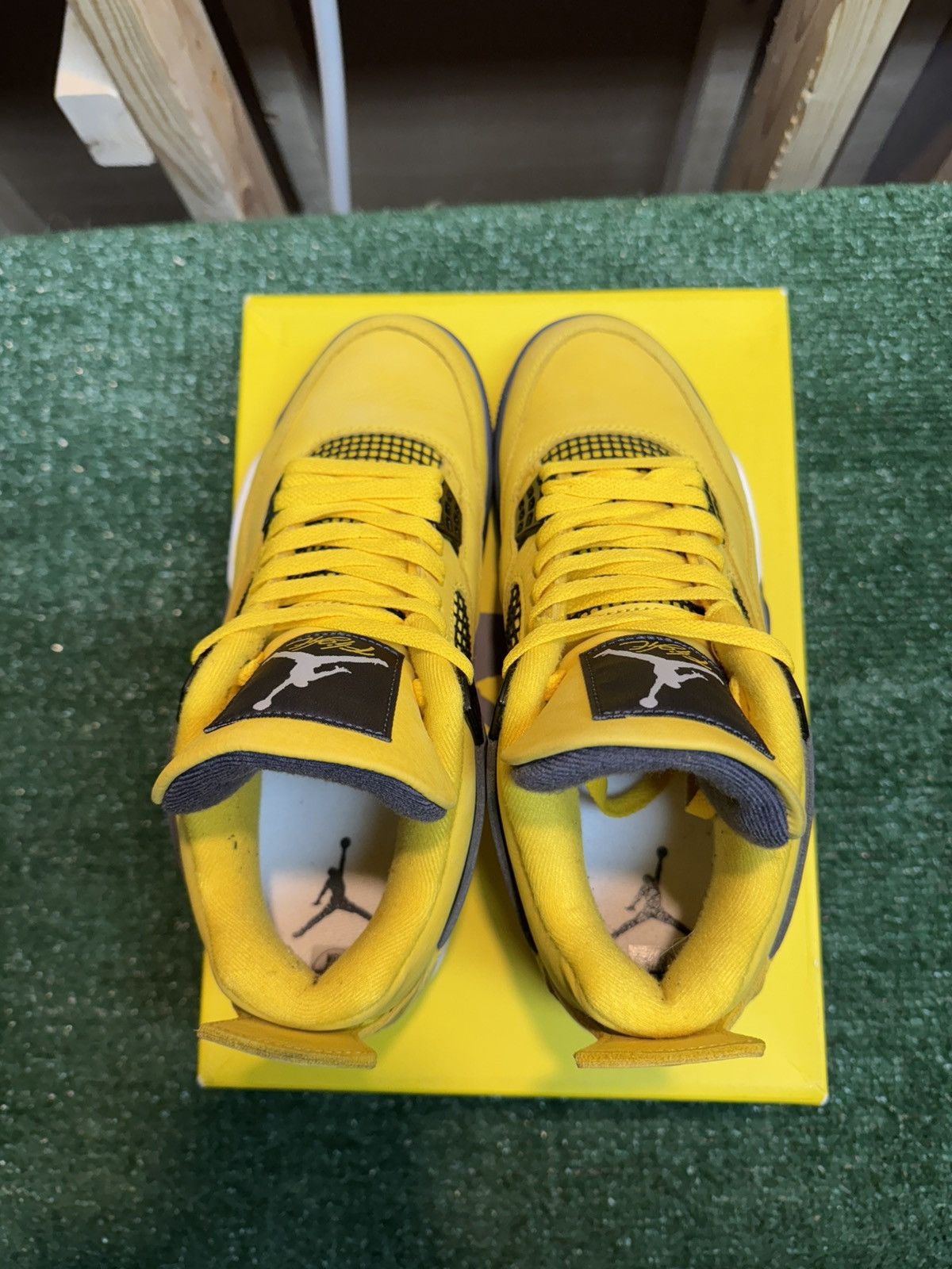 Jordan Brand Jordan Retro 4 Lightning Size 9 Size US 9 / EU 42 - 9 Thumbnail
