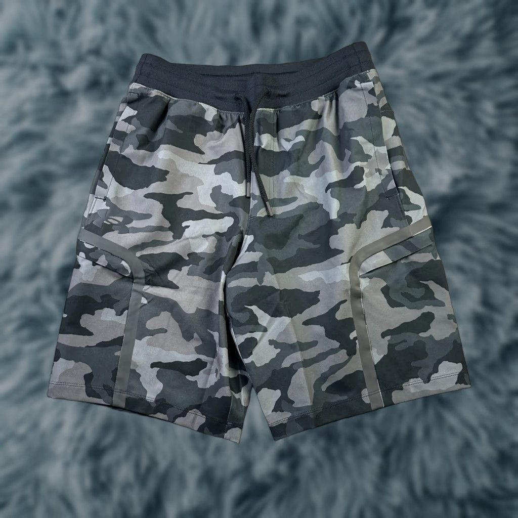 Under Armour Under Armour Shorts Mens Medium Green Camouflage Gym Training Elite Cargo Size US 28 / EU 44 - 1 Thumbnail