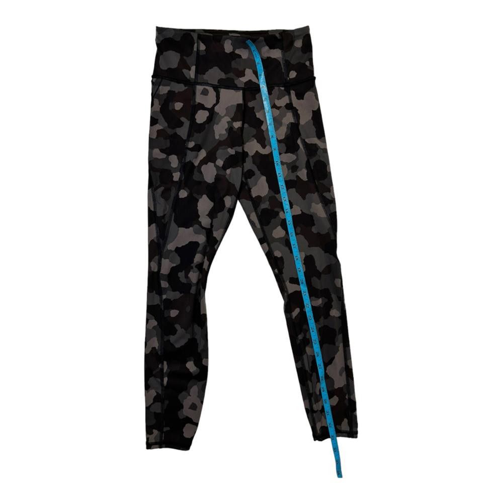 Designer Athleta l Lightning 7/8 Black Camo Leggings Size XS Size 26" / US 2 / IT 38 - 4 Thumbnail