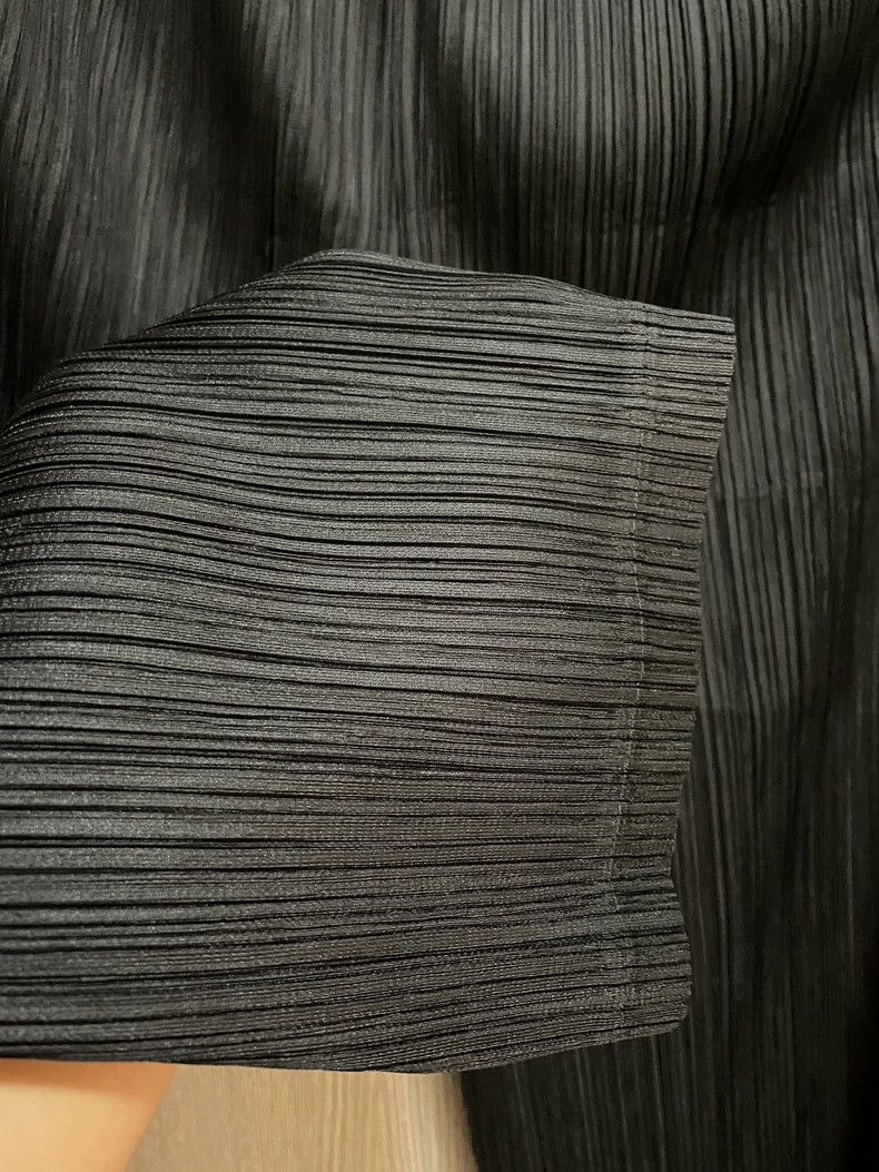 Issey Miyake Issey Miyake size:4 Black pleated trousers Size 22" - 2 Thumbnail
