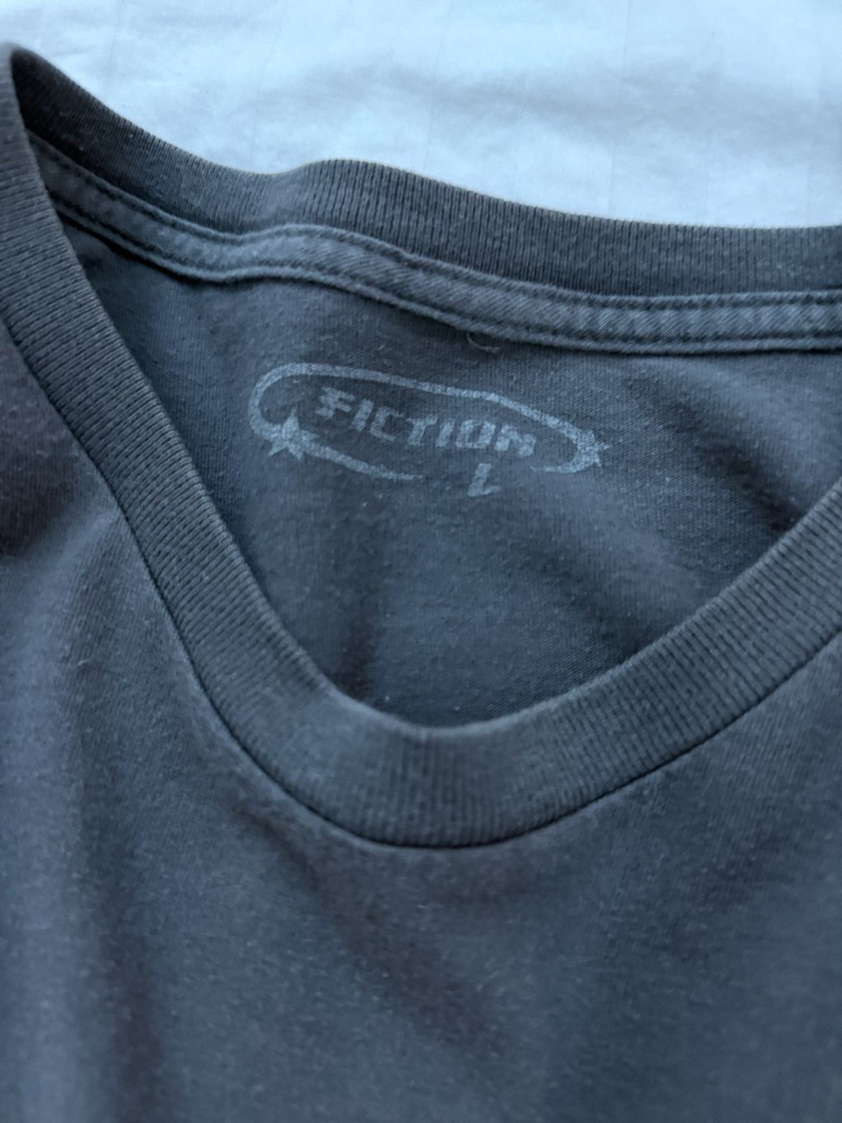 Other USED L FICTION GREY/PURPLE T-SHIRT Size US L / EU 52-54 / 3 - 2 Thumbnail