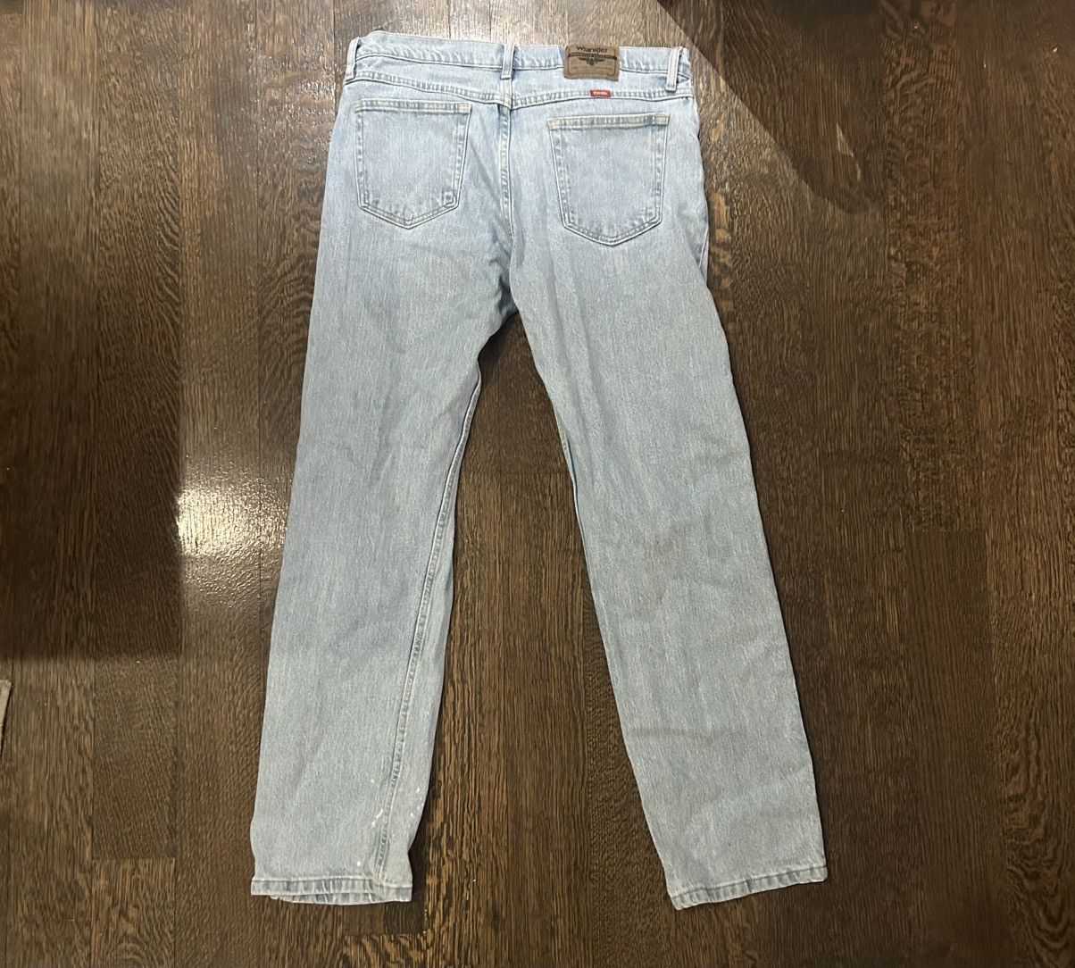 Wrangler Light Blue Wash Relaxed Wrangler Jeans Size US 32 / EU 48 - 2 Thumbnail
