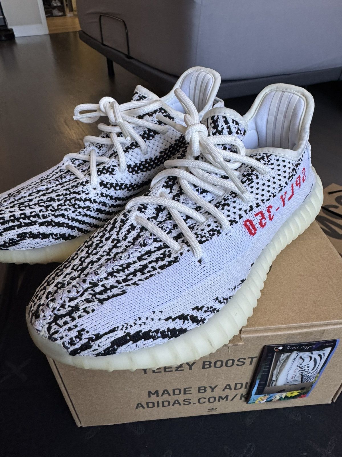 Adidas × Yeezy Adidas Yeezy Boost 350 V2 zebra sz 6Y Size US 6 / EU 39 - 6 Thumbnail