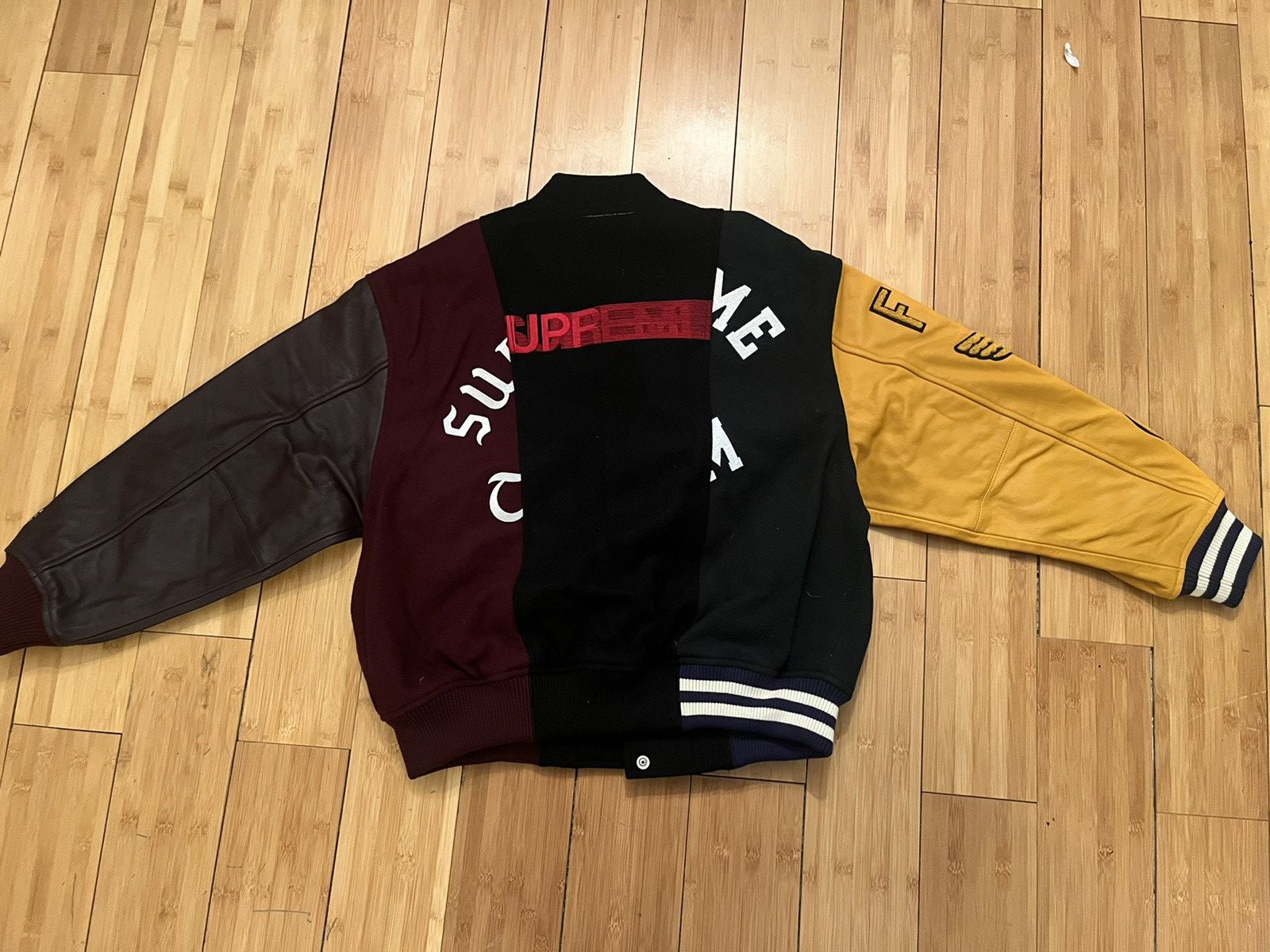 Maison Margiela × Supreme Supreme MM6 Maison Margiela Split Maison Margiela × Supreme Supreme MM6 Maison Margiela Split