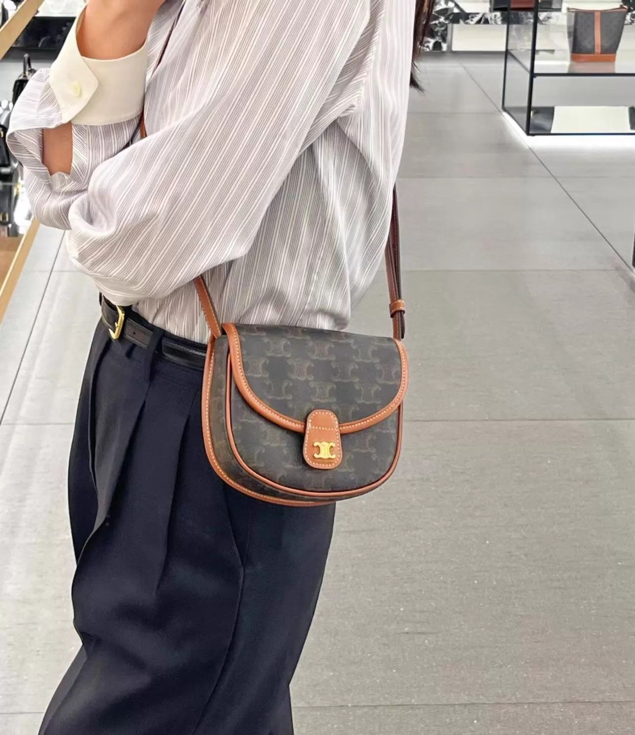 Celine CELINE Besace 16 Mini Saddle Bag Near New 15x13x4 AF043 Size ONE SIZE - 2 Thumbnail