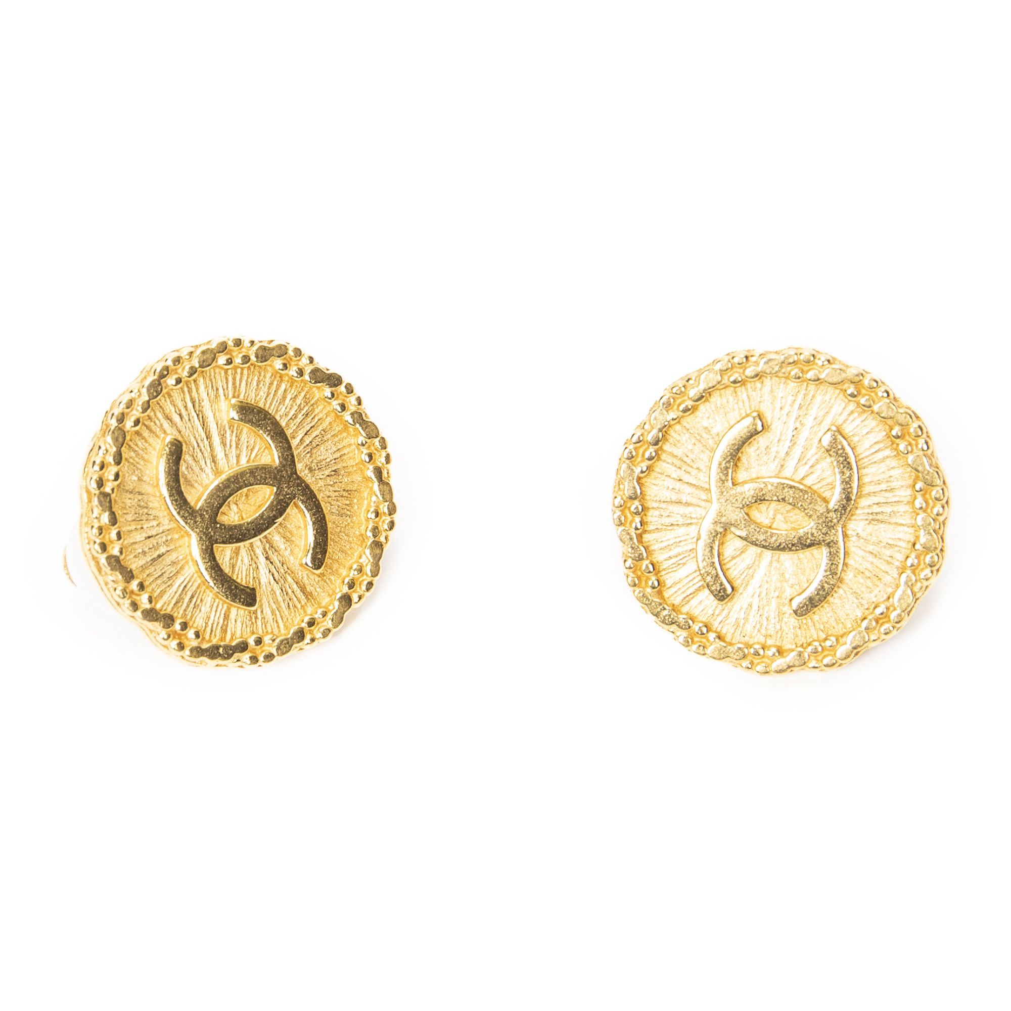 Chanel CC Round Clip On Earrings Size ONE SIZE - 1 Thumbnail