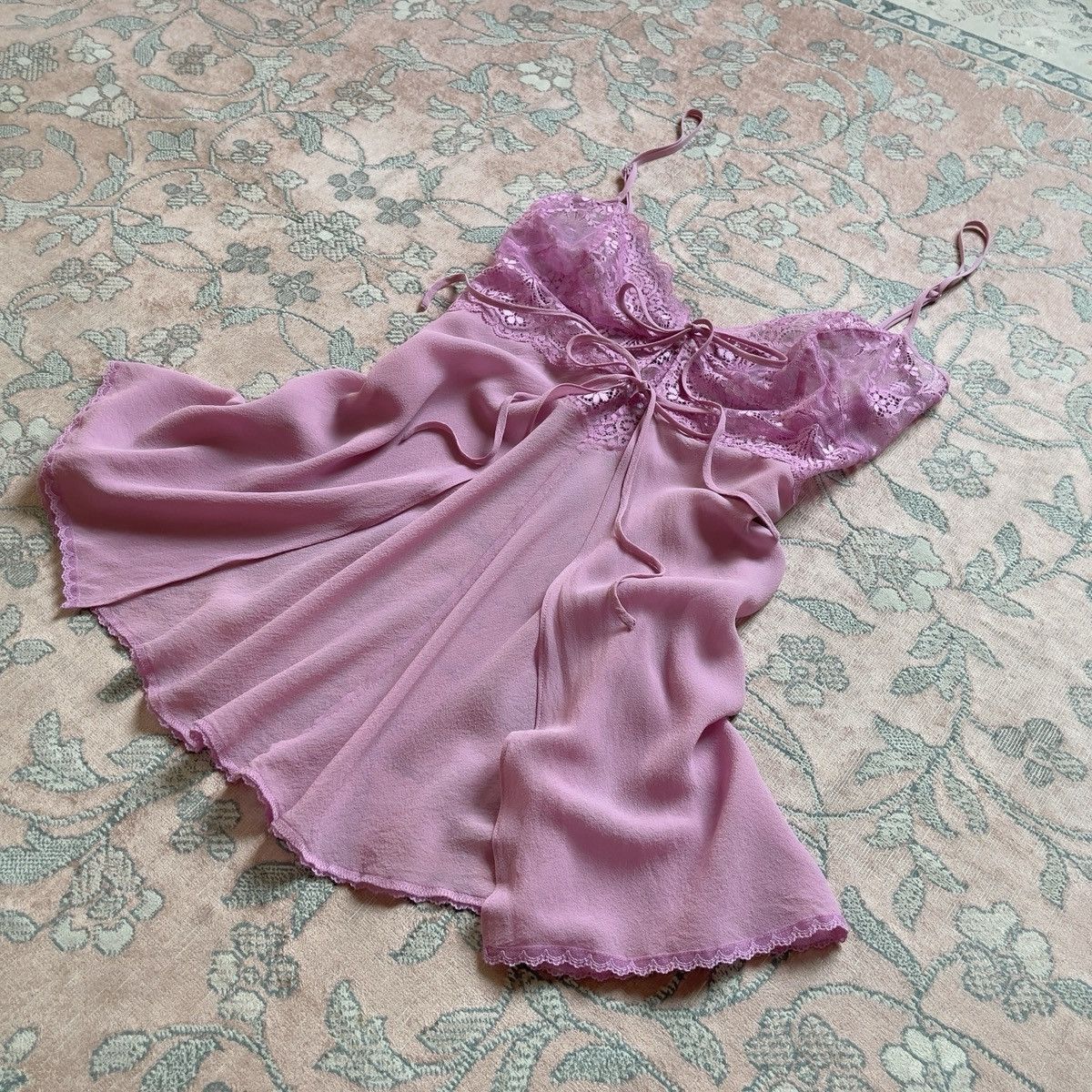 Victoria's Secret Vintage 2000s Pink Lace & Silk Camisole (Medium) Size M / US 6-8 / IT 42-44 - 8 Thumbnail