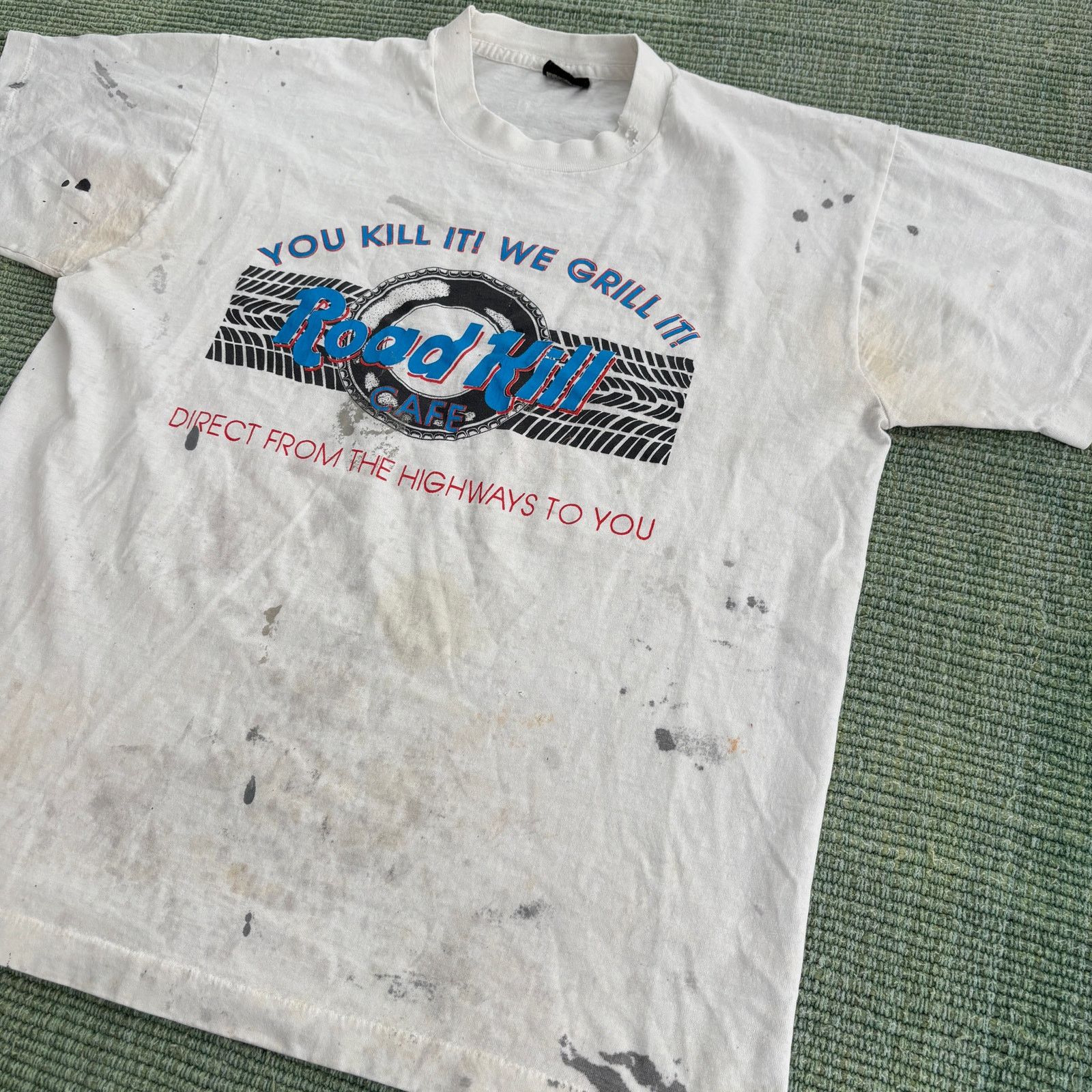Vintage Vintage thrashed Road Kill Cafe hard rock parody tee shirt Size US L / EU 52-54 / 3 - 6 Thumbnail