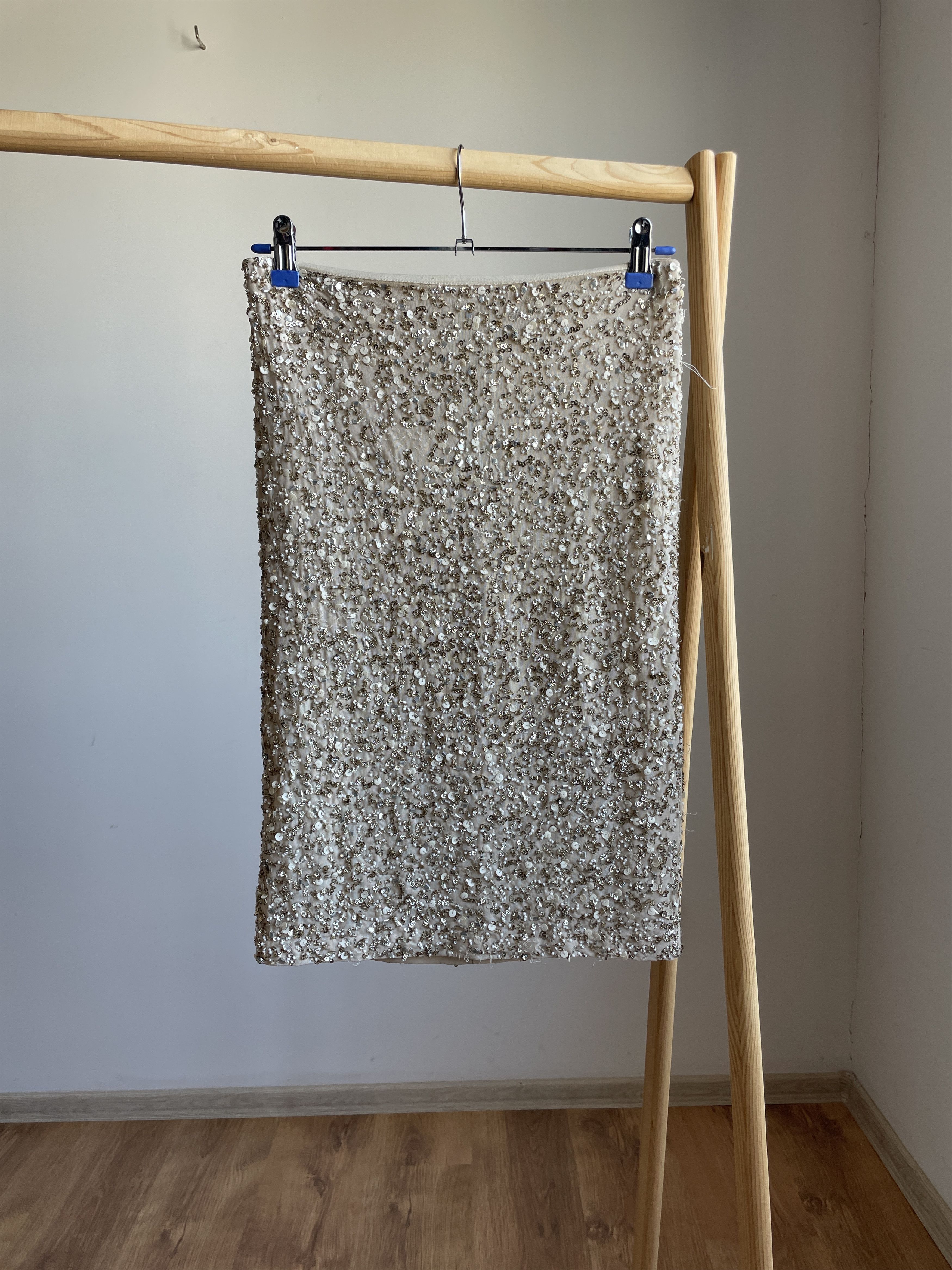 Alice + Olivia Alice + Olivia Sequin Midi Skirt Size US 8 Size 30" / US 8 / IT 44 - 1 Thumbnail