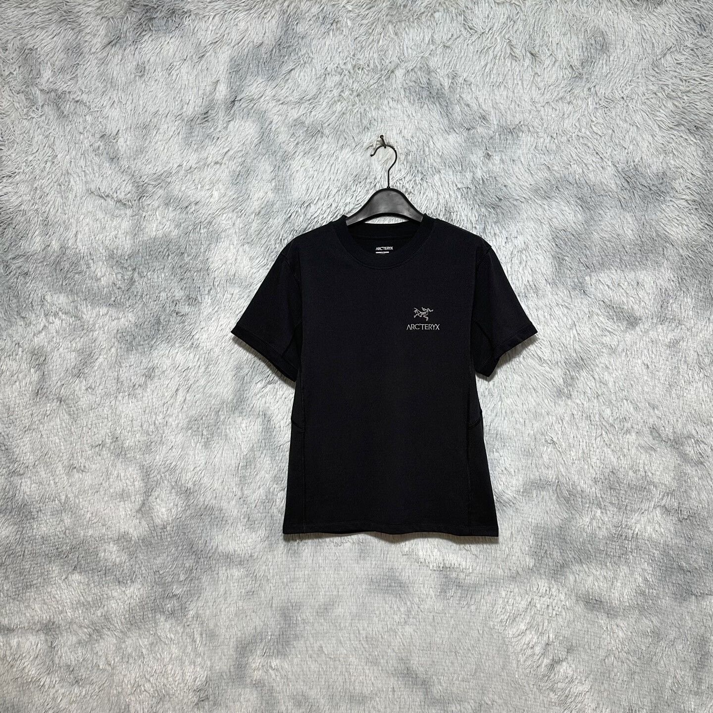 Arc'teryx arcteryx envoy emblem short sleeve t-shirt Size S / US 4 / IT 40 - 1 Thumbnail