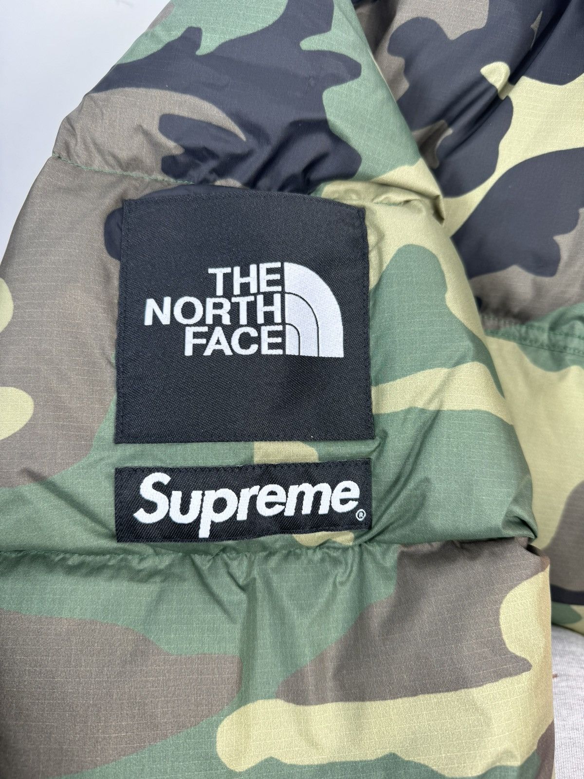 Supreme × The North Face ZIP SPLIT CAMO PUFFER JACKET Size US XL / EU 56 / 4 - 4 Thumbnail