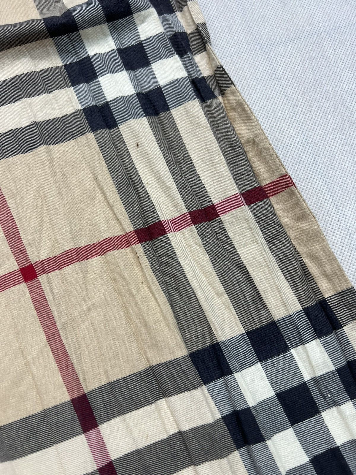 Burberry Scarf Burberry Checked Unisex Size ONE SIZE - 4 Thumbnail