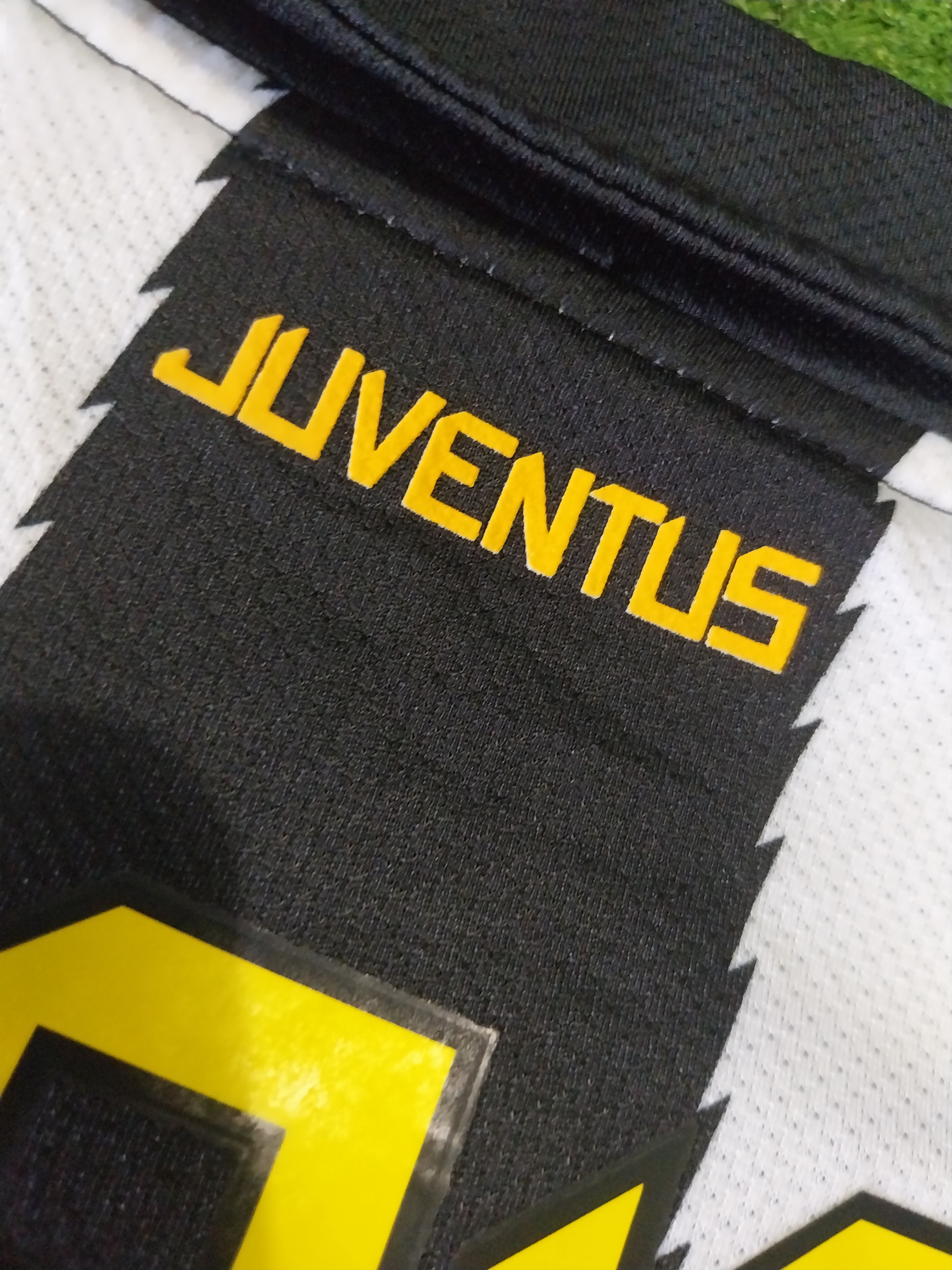 Other Juventus home 2010/2011 alessandro del piero jersey football Size US M / EU 48-50 / 2 - 9 Thumbnail