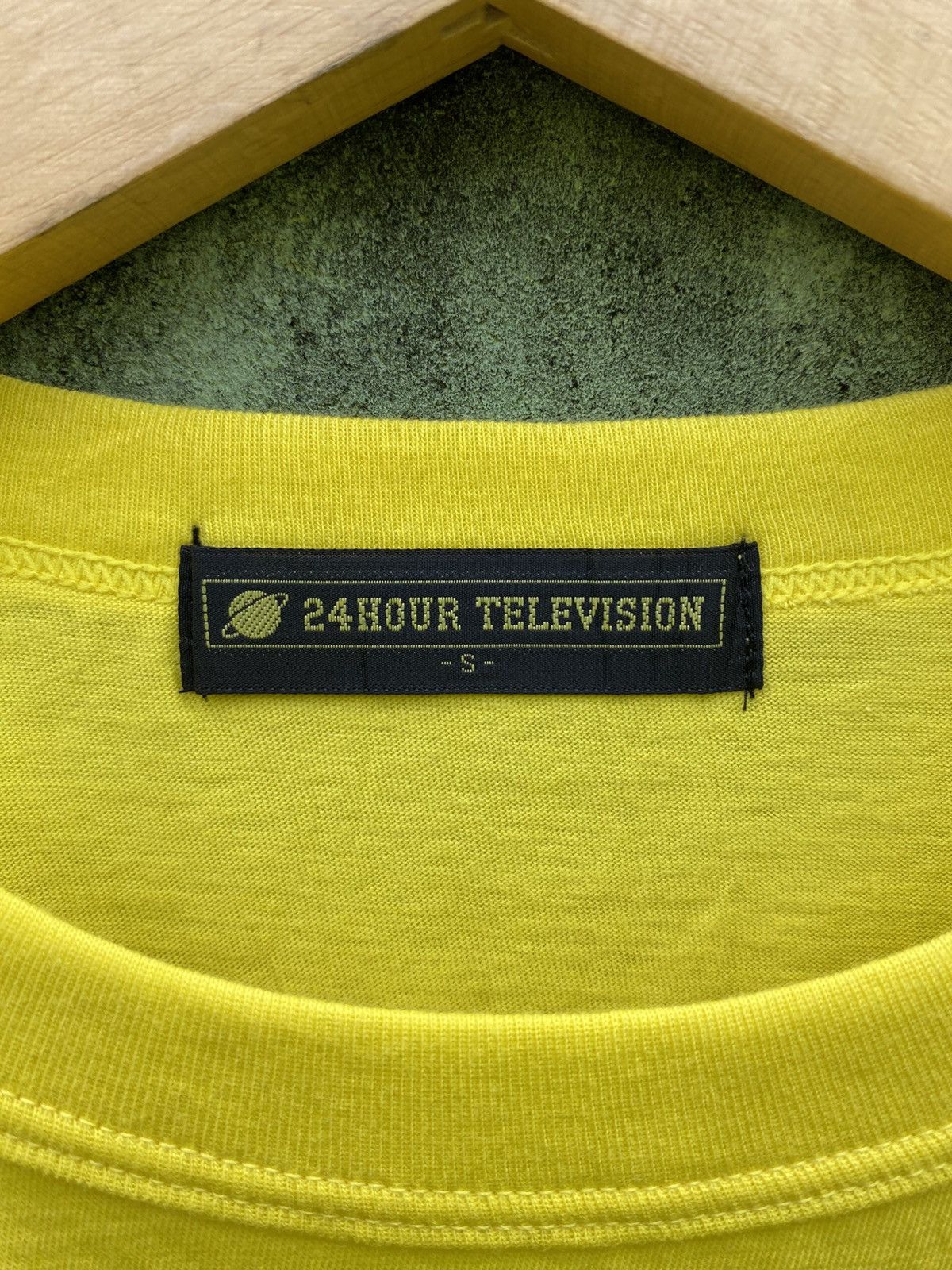 Japanese Brand 24 Hour Television Japanese Smiley Face Graphic Neon T-Shirt Size US S / EU 44-46 / 1 - 9 Thumbnail