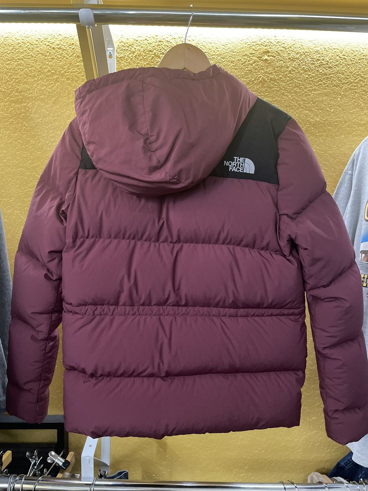 The North Face The North Face Small Burgundy 550 Hooded Puffer Jacket Size S / US 4 / IT 40 - 2 Thumbnail
