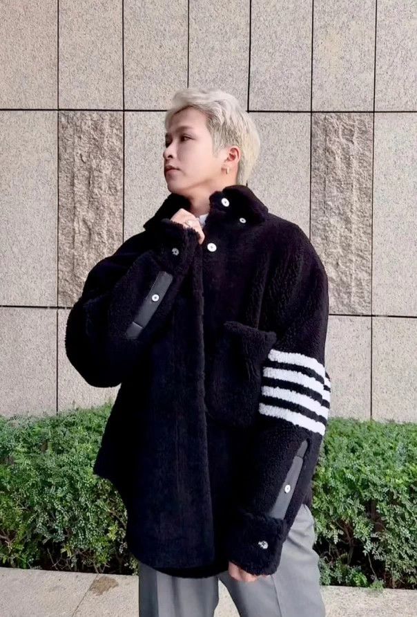 Thom Browne Thom Browne Black 4-Stripe Shearling Jacket 46 Size US S / EU 44-46 / 1 - 8 Thumbnail