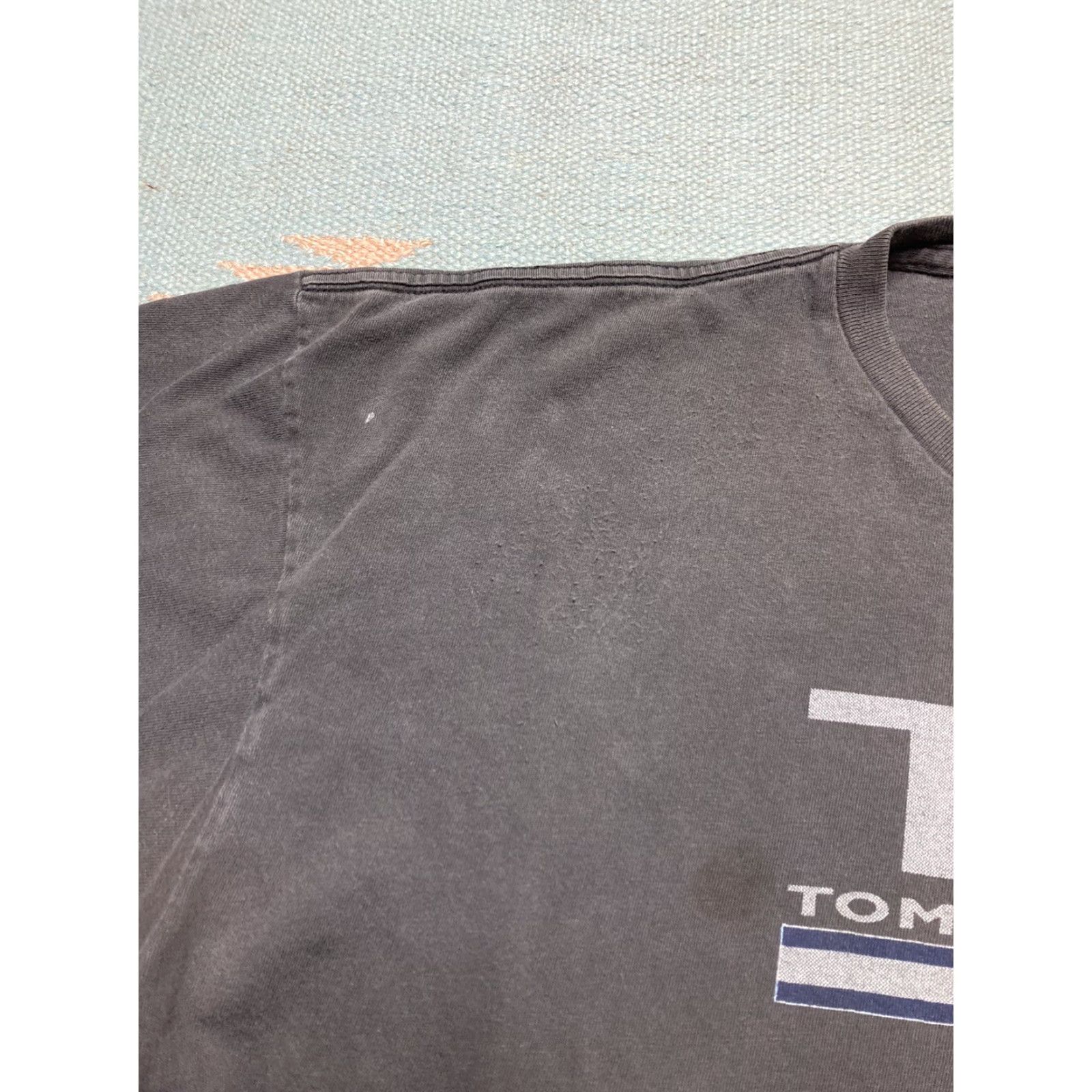 Tommy Hilfiger VINTAGE Tommy Hilfiger T-Shirt Men XL 100% Cotton Gray/Black Faded Size US XL / EU 56 / 4 - 4 Thumbnail