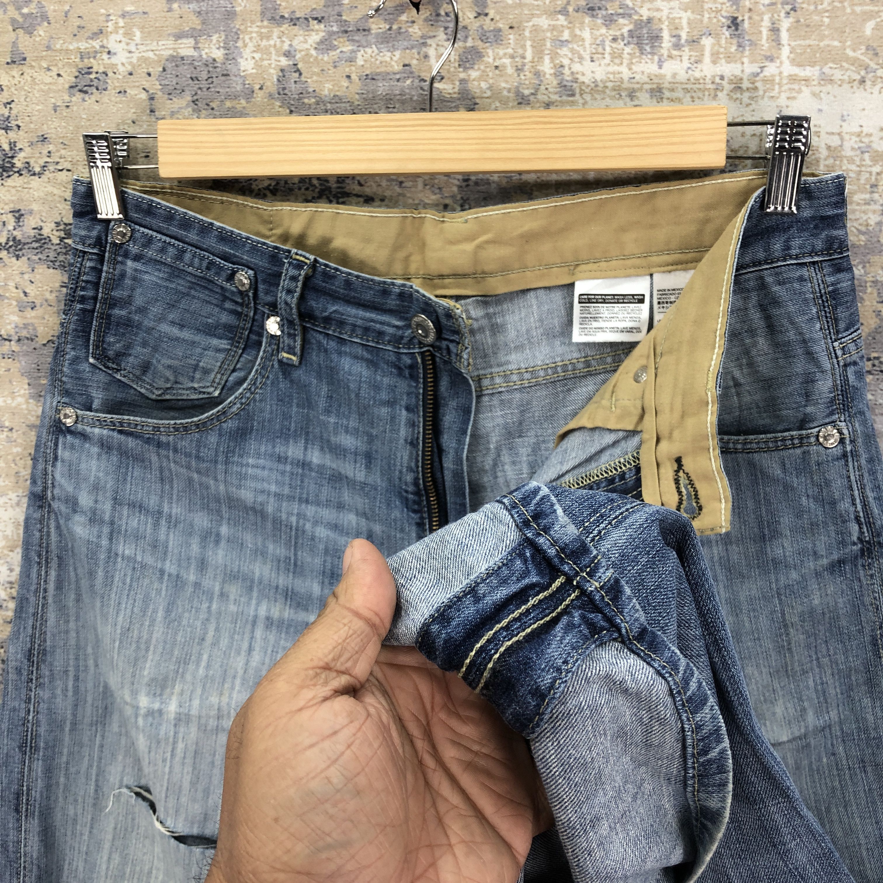 Levi's Vintage Levis 504 Faded Jeans Dirty Levi's Light Wash Denim Size US 32 / EU 48 - 5 Thumbnail